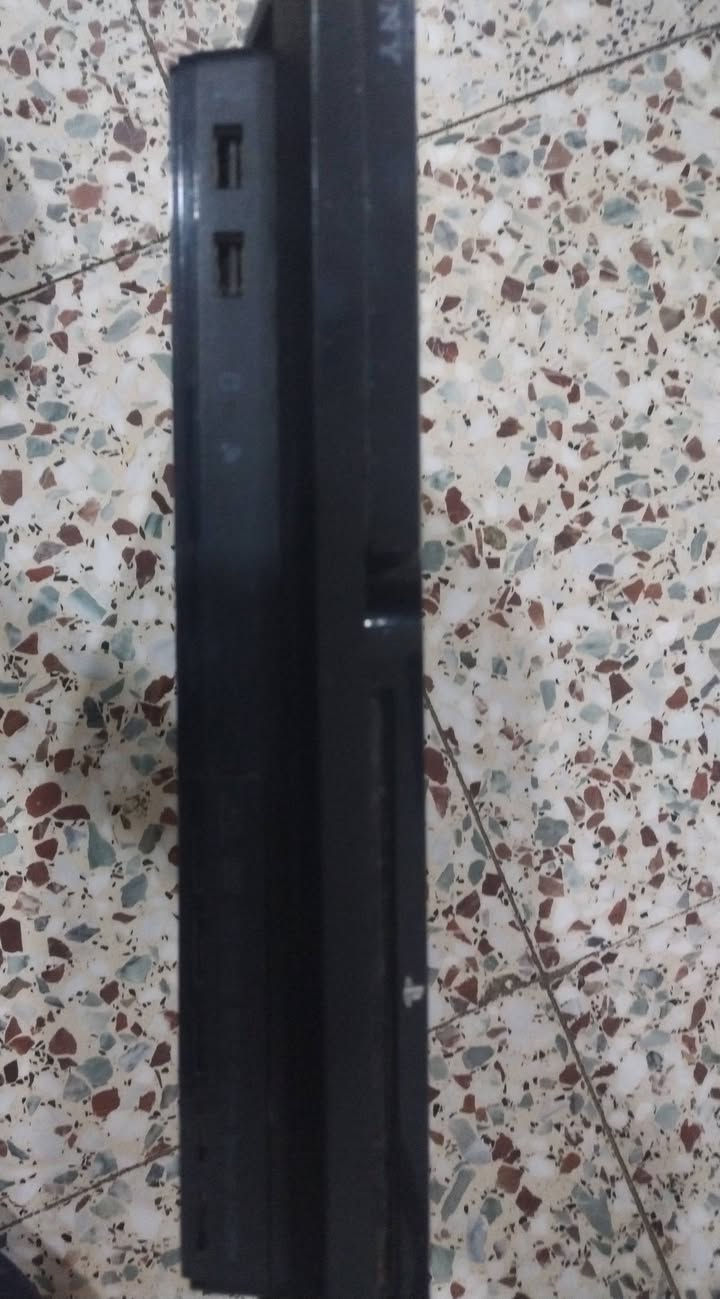 بلي 3 مهكر نضيف جداََ وجديد ماامستعمل هواي ويه ملاحقاته يدهه واير شحن واير HDMl اخو الجديد. رايدهه 150 وبيه مجال بسيط رقمي *********** واتساب مكاني نجف

