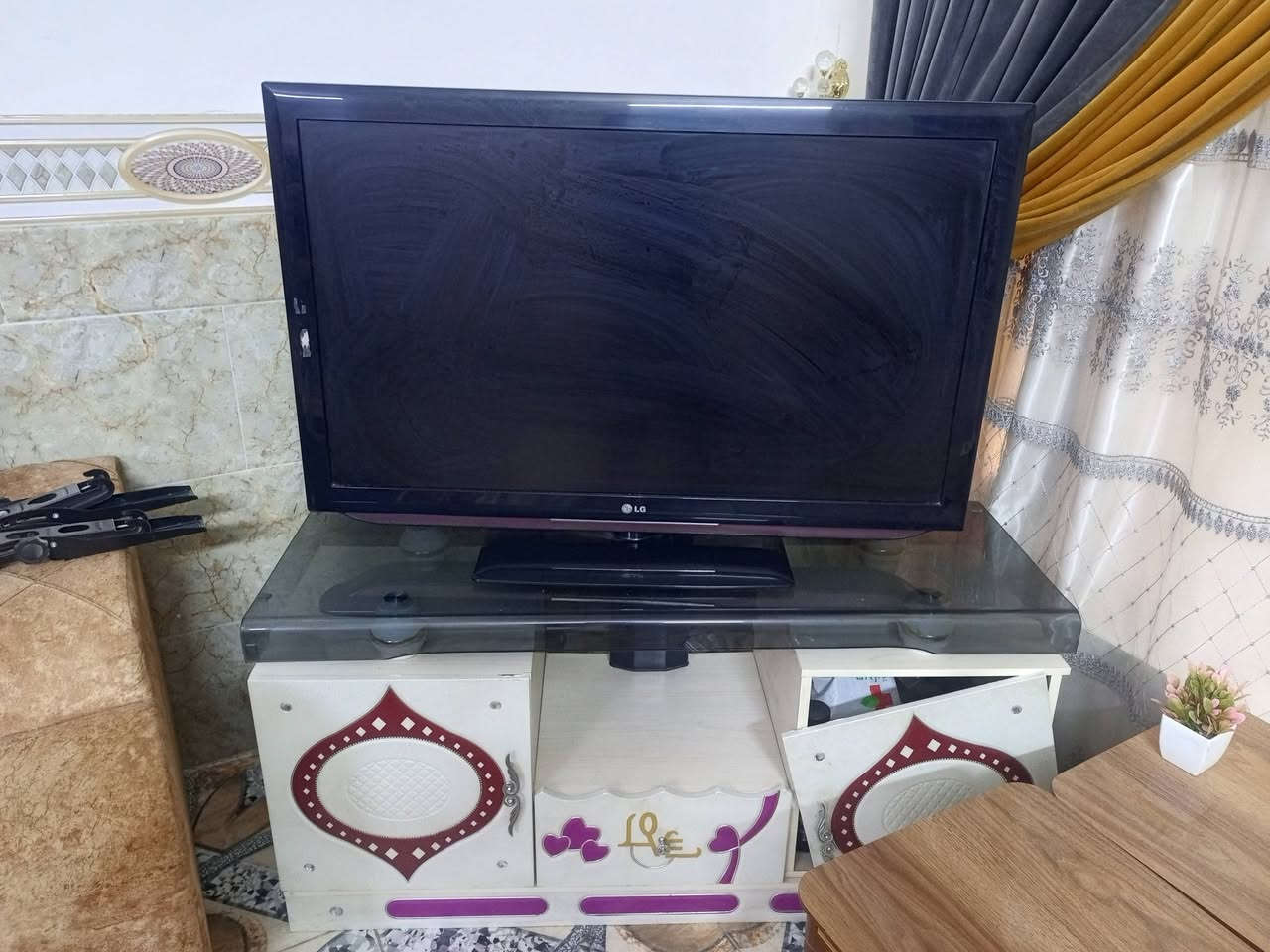 بلازما حجم 55 هيه والميز مالته مكاني فلوجه 
 
***********
