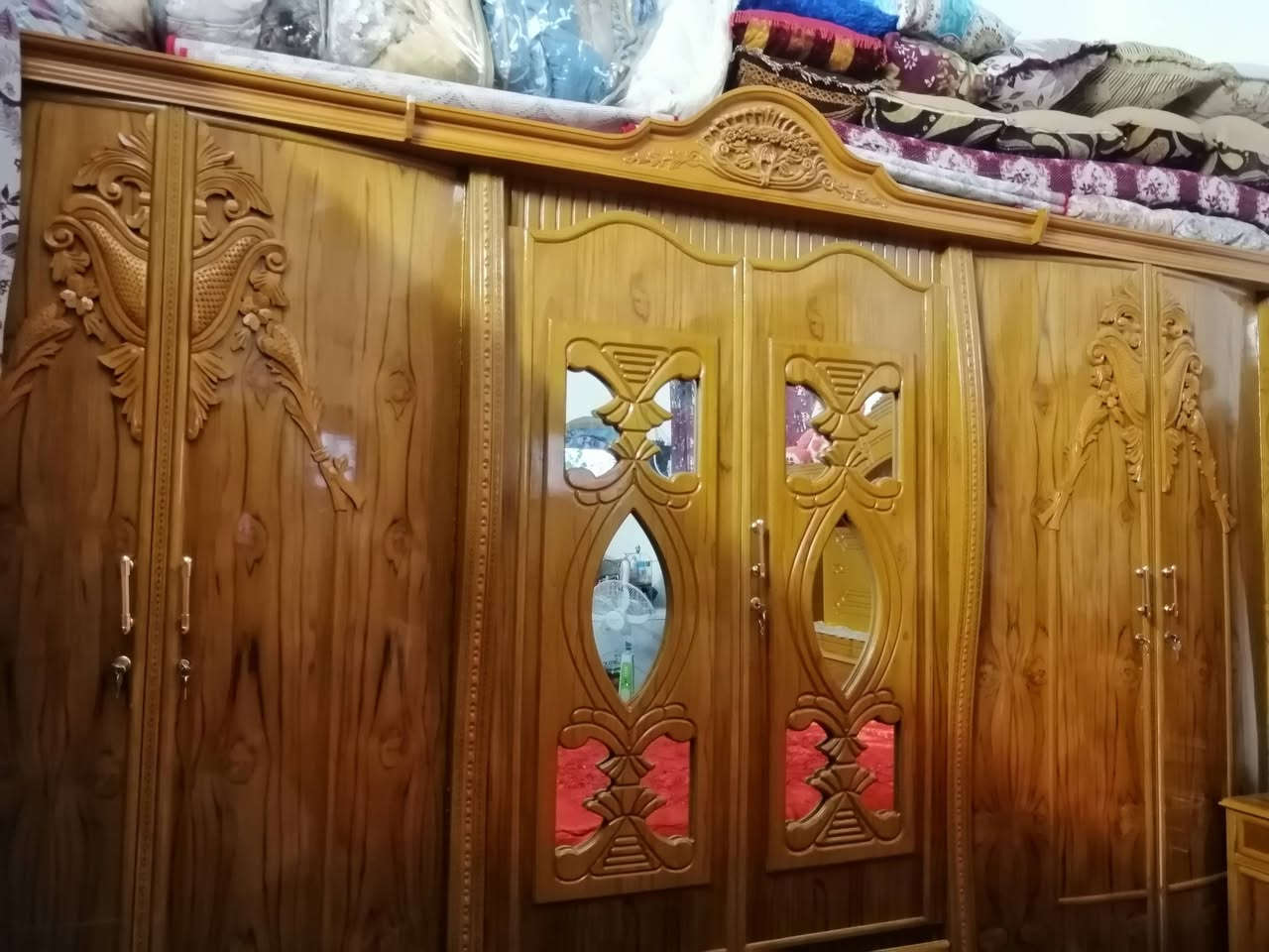 غرفه اخشاب • نضيفه • استعمال قليل