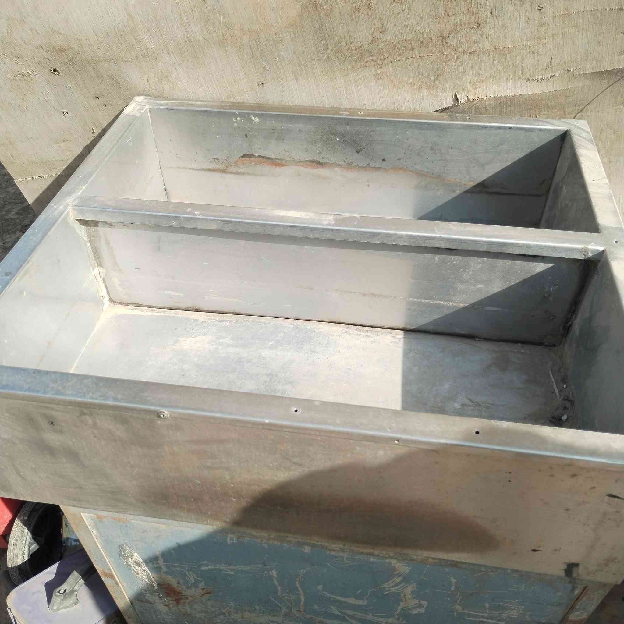 السلام عليكم
للبيع حماية طعام ستيل
السعر 125 الف وبيها مجال
مكان بغداد 
للاستفسار
*********** واتساب
