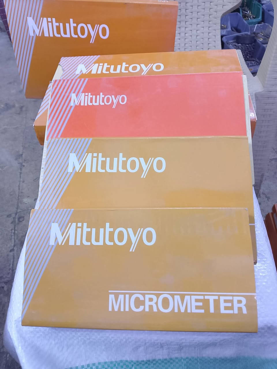 🔵 مايكروميتر Mitutoyo الأصلي 🇯🇵
✔️ صناعة يابانية ✔️ دقة عالية في القياس ✔️ جودة يعتمد عليها المحترفون ✔️ متين وعمر استخدام طويل ✔️ مناسب للورش والمخارط والمعامل
📏 القياسات المتوفرة: 🔹 75–100 مم 🔹 100–125 مم 🔹 125–150 مم 🔹 150–175 مم
⭐ إذا تدور على الدقة... فاختيارك هو Mitutoyo! قياسات احترافية بجودة يابانية أصلية.
📩 للاستفسار أو الطلب راسل الصفحة، والكمية محدودة.***********

