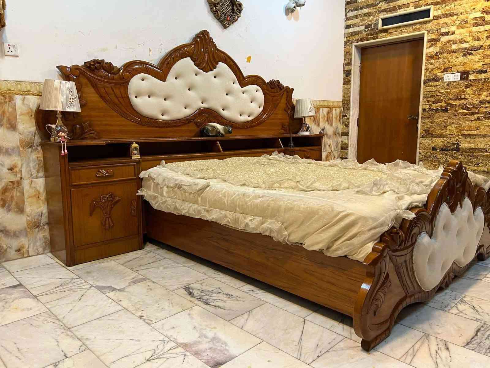 غرفة نوم تسكام صاج داخل وخارج شغل ضهر جرجوبه خمسه ملم استعمال قليل مابيها اي ضرر مكاني حلة حي الجزائر ***********. ***********
