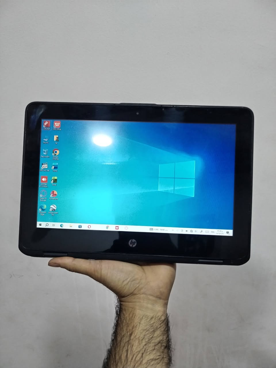 HP ProBook x360 • Intel m3-7Y30 • ٨ جيجا رام","SSD ١٢٨ جيجا"