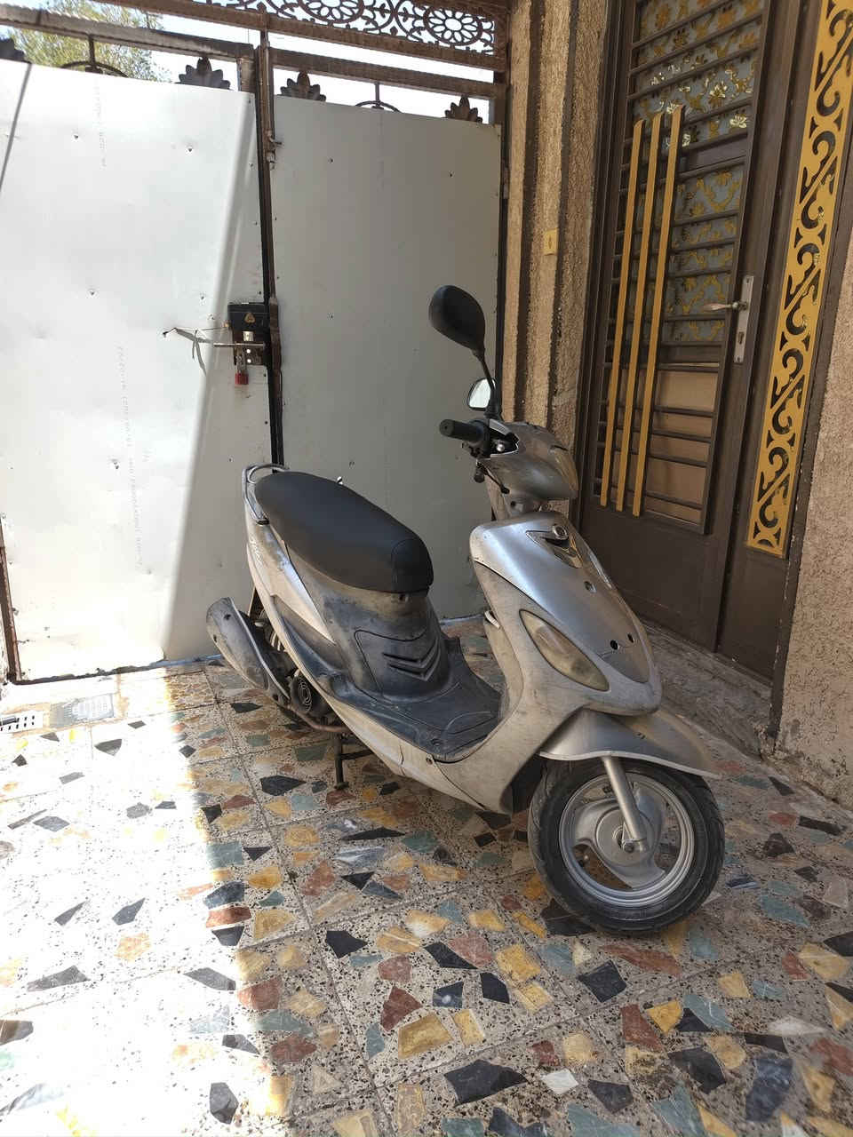 سلام عليكم دراجه ماكس منغولي 120 نضافتها كداامك سعرها 450 مكان بغداد مدينه الصدر ه***********
