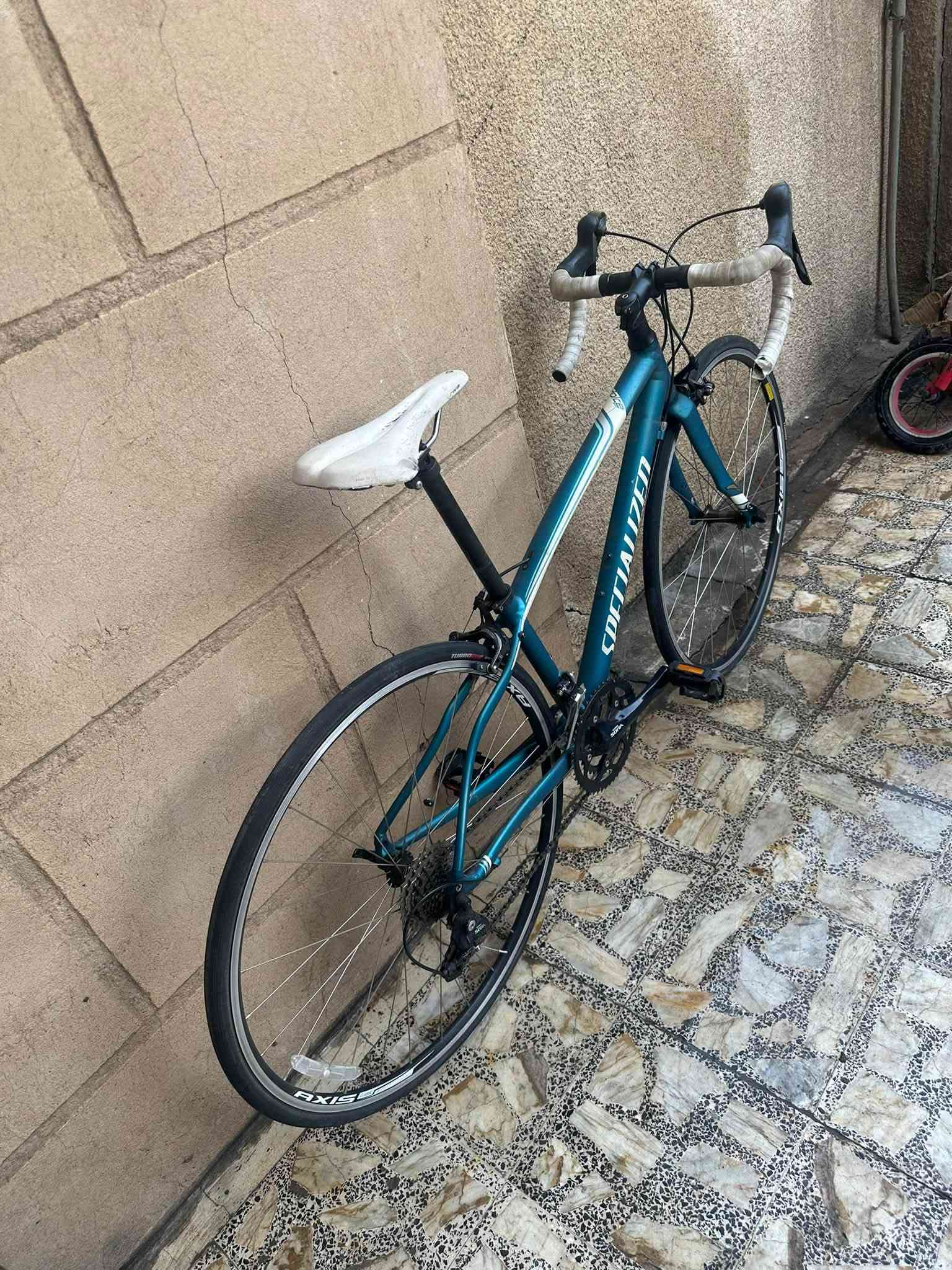 Specialized Dolce 🇺🇸
•
•
دراجة الطريق (Road bike) ماركة سبشلايزد الامريكية للبيع
دراجة مال حاويه بعدها بلاديه مملعوب بيها نهائياً على وضع الاستيراد وكانما جديده 

معدن الدراجة من الألمنيوم ماشه كاربون فايبر معرزة بتقنية Zertz لامتصاص الصدمات
ابعاد الفريم : حجم 28 / قياس 44 S

وزن الدراجة بالكامل : 8 كلغم
نسبه ضافتها 97%
مجموعة الدراجة  Shimano Sora R-3500 شيمانو سورا جديد وكانما غير مستعمل فقط البدالات ضاهريه و بداله النقال بحاجة الى ترتيب او تنضيف او صيانه

‎عدد التروس : 2 / 9

ويالتها المنيوم ماركة AXIS Classic  طبقتين لتحمل عوامل الطرق الوعرة نضام كمبليون فتح وشد سريع
اطارات الدراجة ماركة Specialized Turbo Pro الخاصة بالشركة قياس 25 / c700

السعر المطلوب : 350 الف و الشراي يدلل
العنوان: بغداد / الشعب / سوق شلال / قرب مركز شرطة شارع عدن
للاستفسار: ***********
