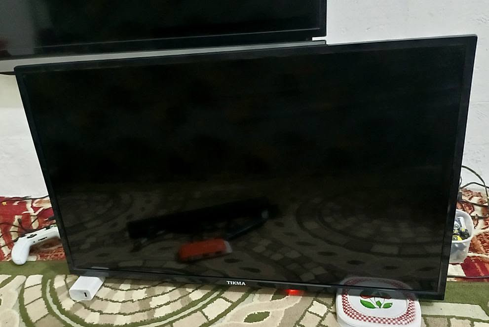 سلام عليكم 

 ‎‎شاشة تيكما حجم 32 بدون نت. كلش نظيفة بس ما وياها ريموت. يجي وياها قاعدة حائط + رسيفر ستلايت.

3 مخارج HDMI
2 مخارج USB
1 مخرج سماعة أذن
ومخارج اخرى كم في الصور

السعر 75 الف.
‎
‎مكاني حي الحسين قرب مرقد كميل بن زياد 
‎للتواصل ماسنجر او واتس آب 
‎*********** واتس آب 
‎***********عادي (بدون واتس اب) النجف, العراق

نص مكتوب في الصور:
- TIKMA