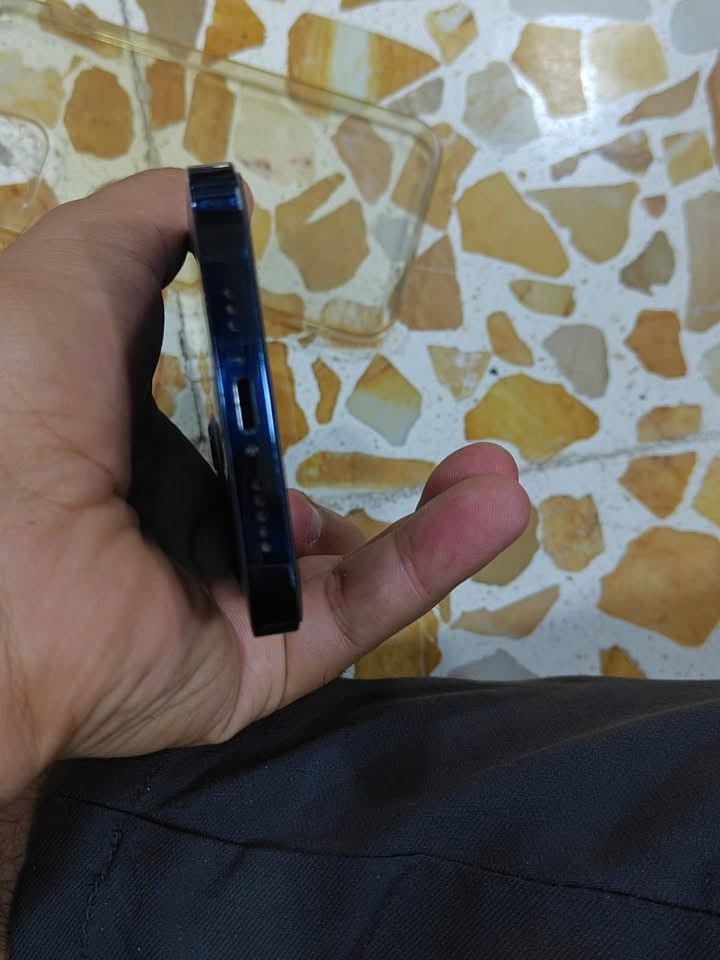 مبايل ١٢ برو ذاكرا ١٢٨ بطارية ٧٧ بلادي جهاز فقط ضهر مفطور ما يعبر هوا  وكلشي ما مبدل بي سعر ٣٠٠ رقم الهاتف ***********
