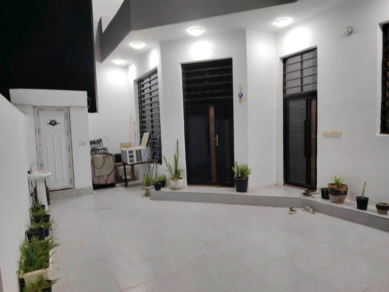🏠دار  للبيـــــــع //طابـــــــو زراعي سند ٢٥  _🏠

🏗️📍المــــــــوقع//حي الزهور مقابل الدواجن قرب شارع كربلاء 

🔨👷بناء زيرو ٢٠٢٦ عالي عن الشارع وشارع تبليط 

✏️المســـــاحة// ٢٠٠ متر _واجه١٠✖️نزال 20م 

🔴يتكون من ٢ طابق يحتوي على 

٤ غرف نوم ➕٢ كلدور ➕استقبال ➕مطبخ ➕مجمعات صحيه ➕كراج 

 🏫📚نستقبل جميع عروض البيع و ترويجها بإعلانات ممولة 
      للمزيد من التفاصيل الاتصال او المراسلة خاص 

حسن السعيدي ***********          

علي السعيدي ***********_ ***********

حسين السعيدي ***********

 📍موقع المكتب  📌 الحله - حي الامام علي(ع)  _مقابل مجمع الوافي
