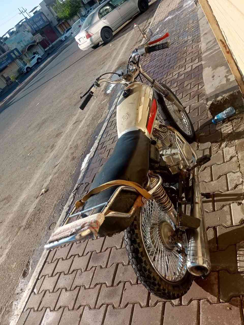 بسم الله يوجد موطور للبيع سعر 200 وبيه مجال للاستفساراتصل ***********
