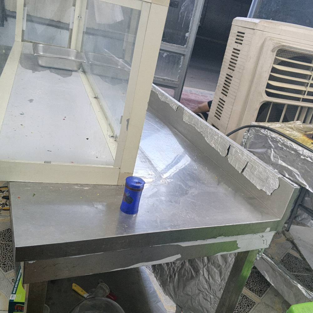 غراض مطعم للبيع.. سنك+كريل بركر مزدوج فنكر+عارضه +قلاية فلافل+ميز ستيل حجمه الارتفاع95طول مترتين العرض85
جام خانة فلافل 
مقبول المفاوضه 