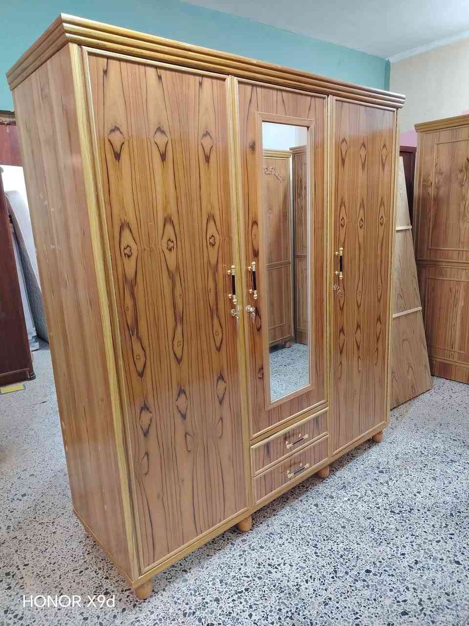 مسواك جديد وشغل درجه اولى

((((  أقساط / نقد  )))) 
((((حطاطه صاج داخل وخارج))))
صاج 4 ملم داخل وخارج
حشوة. الباب 5 سير على طول الباب

بوفية فراش حطاطه صاج 5 ملم ثكيل

تتوفر بقياس 2  متر /   2 ونص متر 

كناتير صاج حطاطه ثقيل درجه اولى مليان
متوفر 2 باب    250 الف 
متوفر 3 باب    350 الف
متوفر 4 باب    450 الف
متوفر 4 باب     350 الف 

(( ضهر الكنتور يكون جرجوبه والقاعده خشب بلوك 18 ملم))
 ((((( الشد والنقل داخل عنه مجاني ))))) 

يتوفر توصيل راوه_ العبيدي _القائم 
العنوان عنه نهاية شارع الحضره مقابل الحديقه
رقم الهاتف
               ***********

نص مكتوب في الصور:
- HONOR X9d