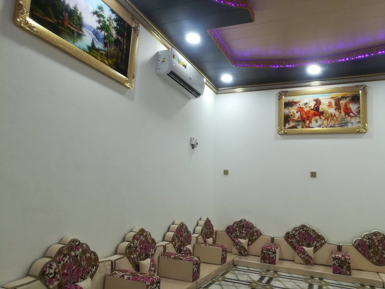 #بيت للبيع بسعر مناسب 
الموقع .... خلف حي المهندسين..... زراعي 
مساحة 500 متر ... غرفتين .... استقبال ... مطبخ ... صحيات خارجية ***********
