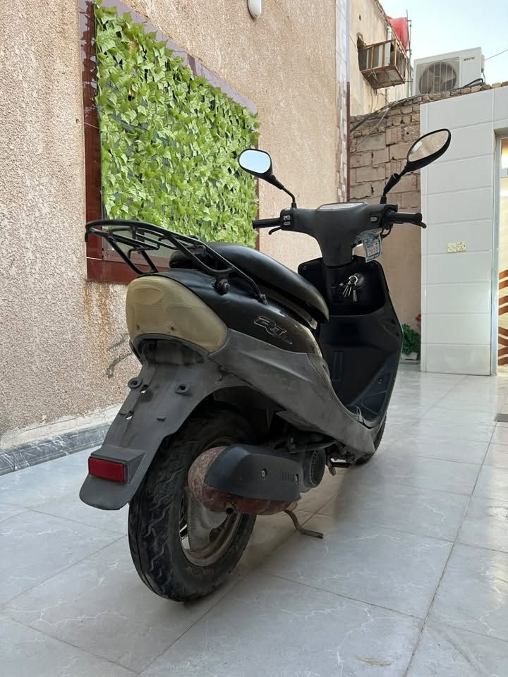 بيجي للبيع
دراجه ما مفتوحة 
كهربائيات كلها شغالة 
تايرات جديدة 
مكانها السماوة 
***********
٥٠٠ وبيها مجال قليل
