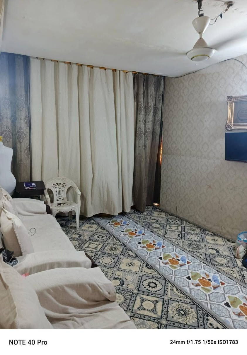 بيت للبيع في التقيه الثالثه مساحة 200 متر متكون من 3 غرف وبراني وصاله ومطبخ وصحيات خارجيه طابو صرف السعر ع خاص او الاتصال ع الرقم ***********
