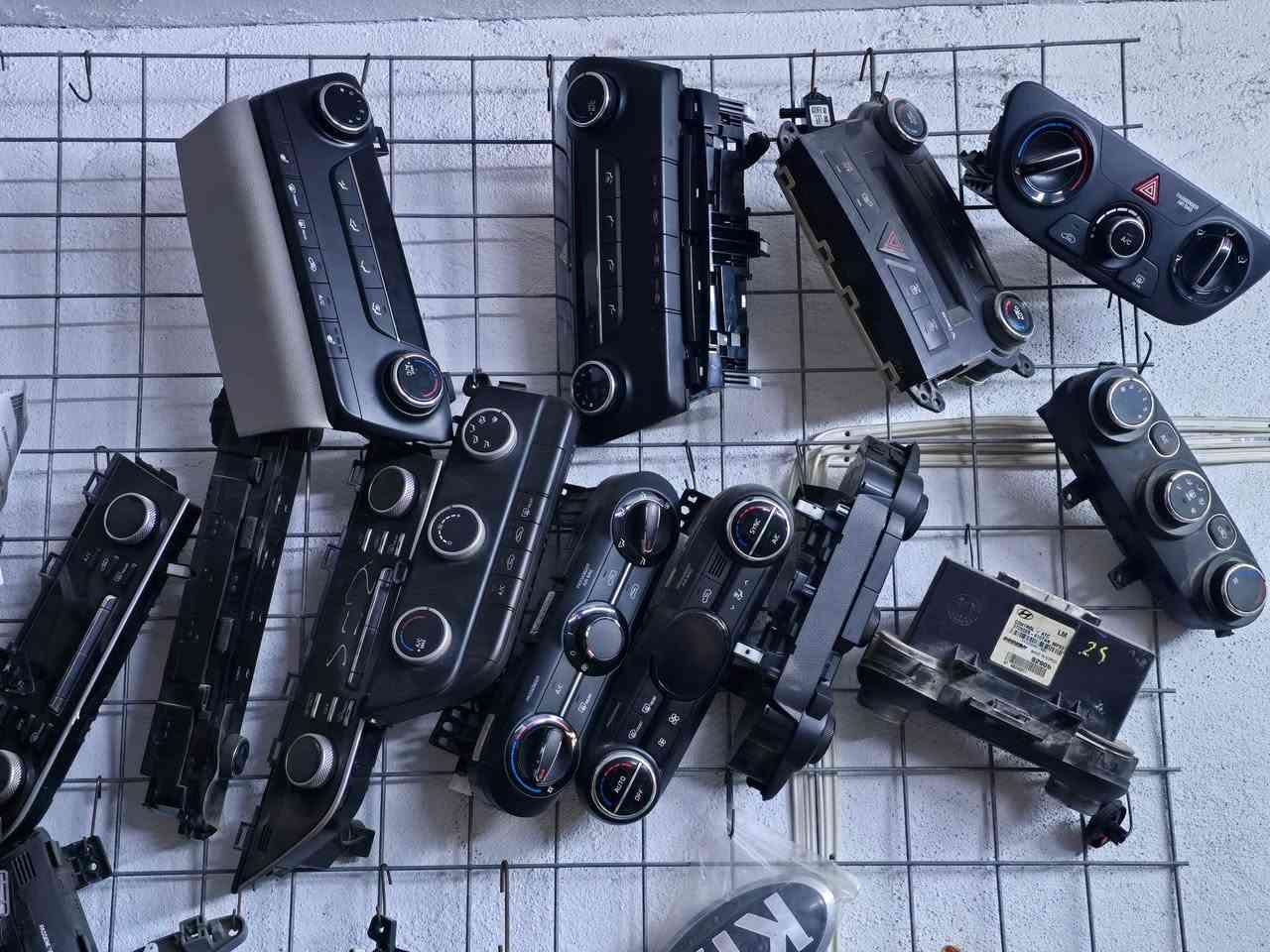 وفرنالكم جميع تحكمات التبريد لجميع انواع السيارات من موديل ٢٠١٠ الى ٢٠٢٦ 

عنواننا بغداد البياع الحي الصناعي الشارع الخامس محلات الساعدي 
علي الساعدي *********** 
محمد الساعدي ***********
