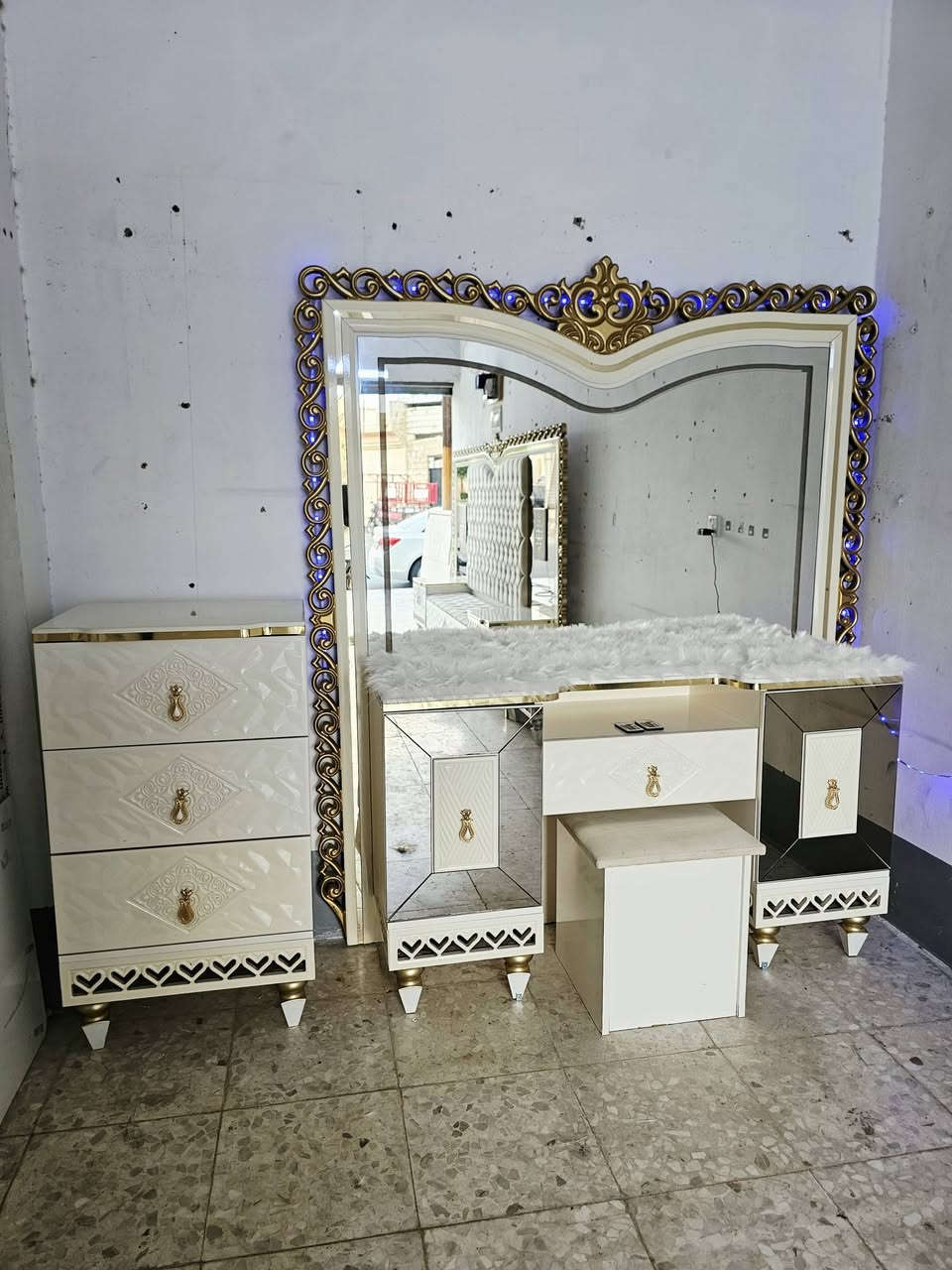 معرض الاخوين لبيع غرفه نوم ملكي ٩ قطع كلش ضخم صبغ حراري نظافه اخو الجديد تاخدوها مع شد ونقل جاهز داخل الموصل شراي خاص او اتصال 📞
*********** واتساب ***********
