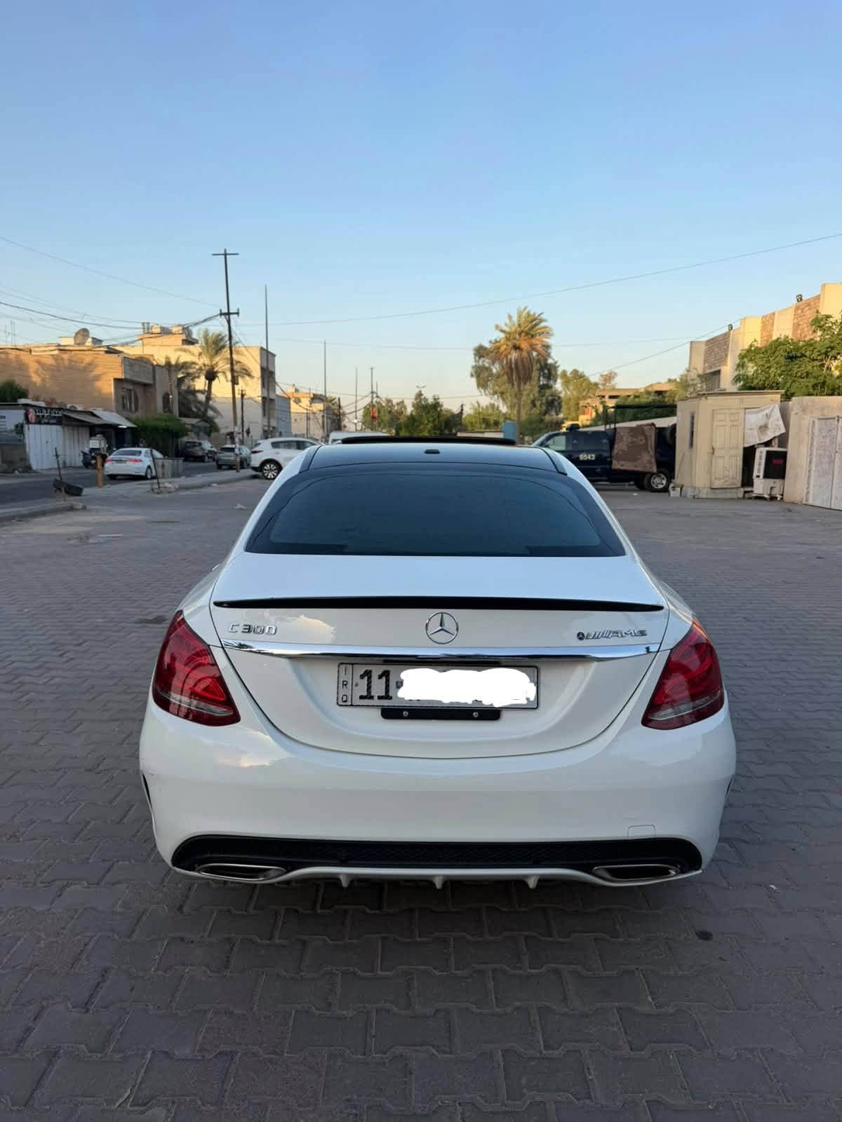 السلام عليكم للبيع او مراوس مرسيدس c 300 حادث جاملغ وبنيد ومبدل نفس الون بدون صبغ رقم بغداد بسمي السيارة فول مواصفات وجاهزة ما بيها نقص تخم تاير جديد السعر 180 وبيها مجال حك الجية 
الشراي يتصل *********** مكاني بغداد الكاظمية
