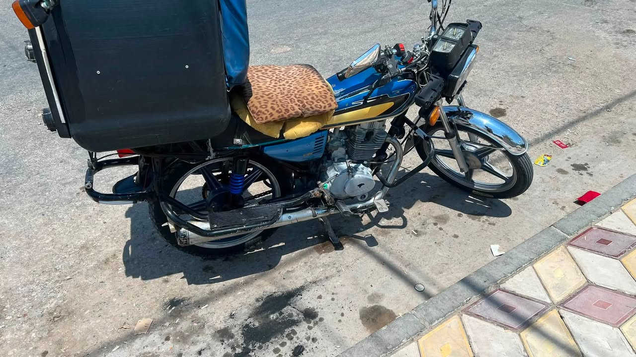 السلام عليكم
دراجه بارت للبيع أوراق اصولي 
مديل ١٧
شغاله سلف هندر لايت بك لايت أساير 
مكينه خير من الله نعومه لاً تنقيص ولاً تبخير 
زوج تغيرات جدد 
درع امامي خلفي 
الدراجه متعوب عليها   
مكاني ناصريه قضاء الجبايش
أبيع ماعدا الصندوق 
***********
