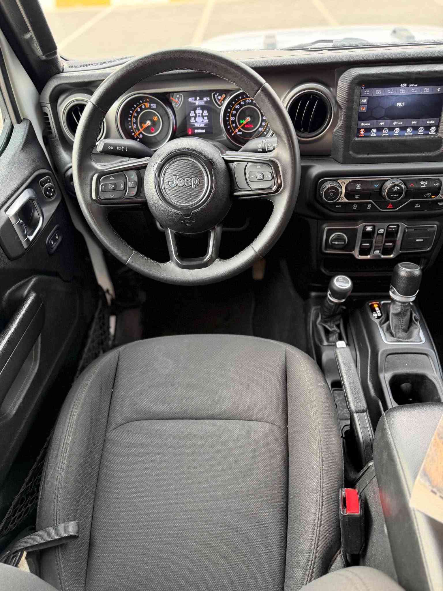 بسم اللّٰه الرحمن الرحيم
بەناوی خودای گەورە 
Jeep gladiator sport 2023 4*4
***********
***********
جێب گلادیتۆر سپۆرت ٢٠٢٣ ٤*٤
سەیارەکە فول فول مواسەفاتە 
دەبل ئەکسل و قفل ئەکسل 
شاشە کامیرا حاسە 
سەقف فایبەر کلاس 
گەڤەری سندوق چەرم پلاکی کارەبا 
مەکینە V6 3.6 
سەیارەکە ٨١ مایل ڕۆشتوە
وەک بۆیاخە سەیارەکە یەک بست لە بۆنیت بۆیاخە 
ئەرباگ بەس سوکان تەقیوە سیستەم کراوەتەوە 
سەیارەکە زۆر زۆر جوانە بی چال و شوخت و قوپ 
سەیارەکە زۆر جوانە گیر مەکینە کارەبای ئەکسل دەبل ئەکسل بەشەرت 
چوار تایەی بیلادی لەگەل دایە 
سەیارەکە رەقەمە بەشەرت وەکالە و بەناو کردن 
ناونیشان ڕانیە حاجیاوا 
ڤایبەر وەتس ئەپ 
***********
*********** السليمانية, العراق

