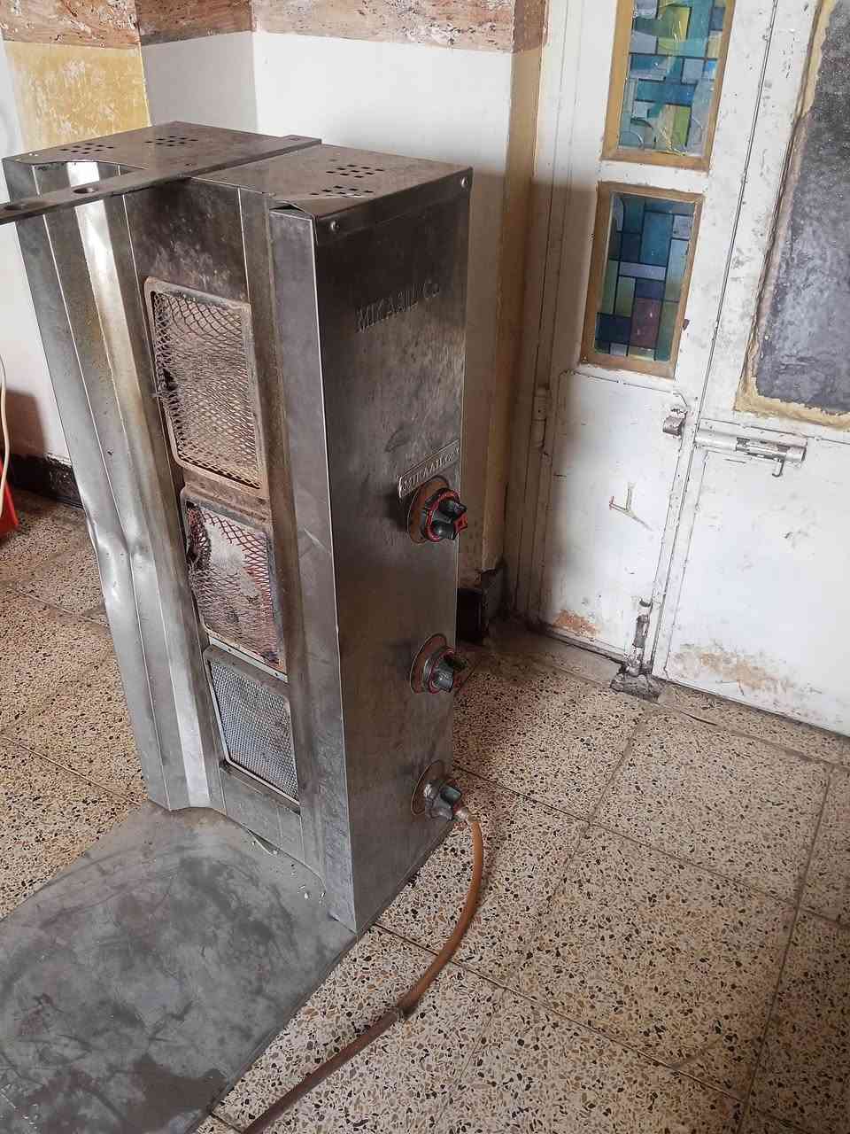 شوايه للبيع سعر 150 وبيها مجال حك جيه ***********
