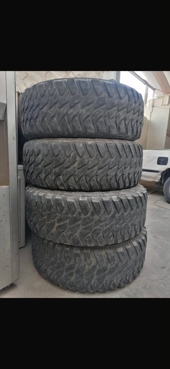 تخم تايرات اصدار 24 جديد موباله. 17-35-12.5 
ب 300 الف قفل كلش استخدام قليل اشتريته 700 دولار
***********
