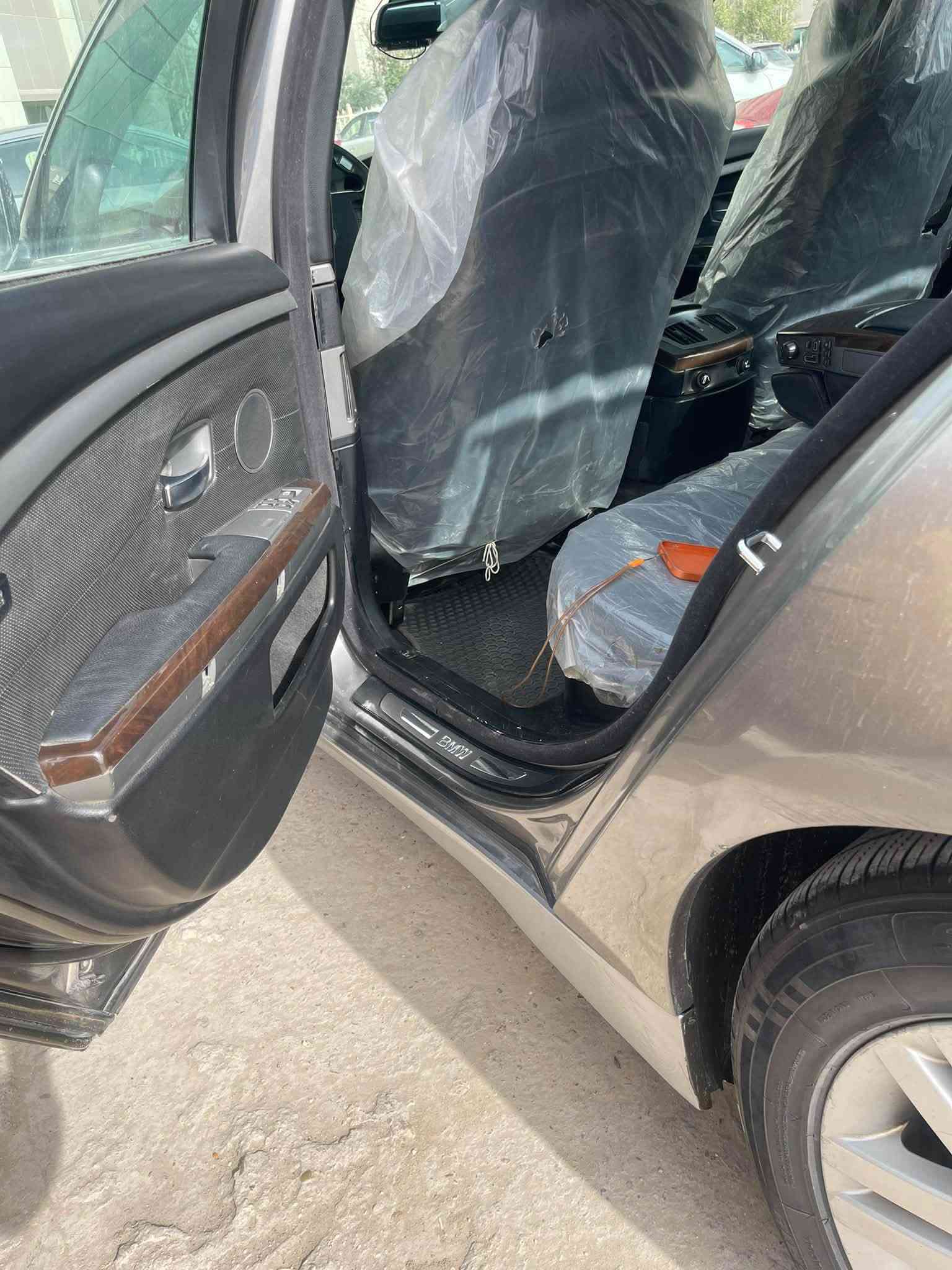 بيئم باخره موديل 2002 هزه وسنويه جديد مشروع وطني مكفوله من ضربه وصبغ العام بيه قطع كلير فقط كفاله من كلشي شغال حجم 745 المرغوب مكاني بابل دبله 
رايد مراوس بسي 200 فقط 6 سلندر ***********
