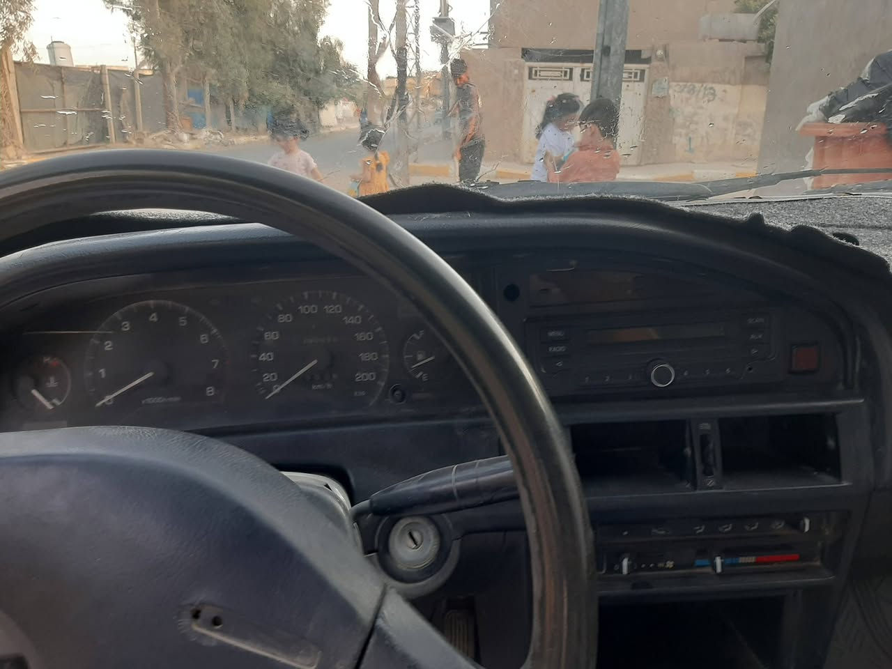 من رخصة الادمن : كورلا ٩٣ هاج باك يسرى بلاد.نظيفه جدا كلشي بيه شغال محرك جيد جدا كير تخم تاير جديد حداديه غرفته حلوه مابيه اي نقص كلشي بيه شغال تحويل شرط رقم انبار مكان السياره سامراء مكفوله من كص ونقل جثه وغيره سعره ٣٥ وبيه مجال للاستفسار *********** بي واتساب
