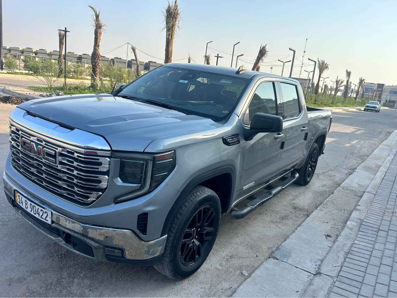 ‏GMC سييرا ٢٠٢٣ بدي قصير
حادثها بجم واصل للشاصي " موضح بلصور بلبوست " 
كلشي راجع ما مبدل مصلح وصبغ بدبي 
بلبصره شخط ستوته " موضح بصوره"
فقط ايرباك ستيرن وراجع  
الكلوب الوحيد الي بلشاشه كلوب الجيك انجن بسبب البرده الاماميه  
ماشيه ٦٠ الف ميل 
بانزين محرك ٥٣٠٠

مواصفات الفيشن 
شاشه كبيره كار بلي
راداد 
كاميرا 
منافذ usp & tipe c & كهرباء 
تحديد مسار 
مثبت سرعه 
خزن تحت الكشن الخلفي 
اماكن خزن سريه 
باب خلفي ٣ طبكات 
سياره باسمي " انا سجلتها " رقم بصره الانكليزي الجديد 
السعر ٣ شدات وبيه مجال 
او مراوس بسياره سعرها  شده او شده وشويه 
مكان تواجد السياره البصره " مدينه الامل - الحكيميه - مدينه شط العرب"
*********** 
واي استفسار بلخدمه … البصرة, العراق

نص مكتوب في الصور:
- 47781164