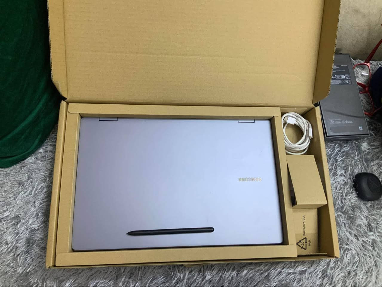لابتوب سامسونج كلاكسي بوك 4 360 (galaxy book4 360 )حديث اخر موديل اجاني هدية بريطانيا الشاشة لمس الحجم 15.5 موديل 2024 ما اعرف عنا اي شيءٍ وهذا المعلومات ولا اعرف سعرا مع المعلومات بالصور ….. الاتصال على الرقم ***********
‏Galaxy Book4 360 / 750QGK-KG3
‏OS: Windows 11 Home (W11M_6SF)
‏CPU: Intel Core 5 120U
‏LCD: 15.6"FHD Touch AMOLED
‏VRAM: Shared
‏MEMORY : 8 G (LPDDR5 On BD 8 G)
‏HDD : HDD None
‏SSD : SSD 256GB ( M.2, PCle 4.0 )
‏ODD: ODD None
‏COMMUNIC : Intel 802.11 ax (2x2) + BT 5.3
‏COLOR: Gray
‏Samsung, PO Box 12987, Dublin. IE or Yateley, GU46 6GG. UK بغداد, العراق
