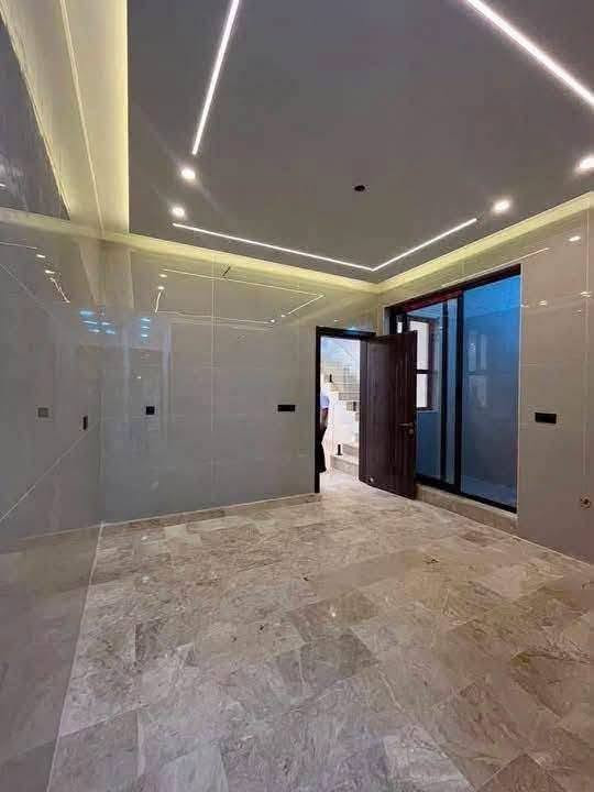 150 متر  🏠 350 مليون وبي مجال 

الواجهه 6م النزال 25م محتويات
 الدار على كراج وحديقه 

وصاله  ضيوف ومطبخ ومناورر 2 
 وهول وحمام غرفه نوم 

الطابق الثاني 4 غرف نوم  و 3 حمامات
 
حي الجهاد ديوان المخابرات شارع عريض وهادء
السعر مناسب ‏‪***********‬‏ 📞 بي واتساب
