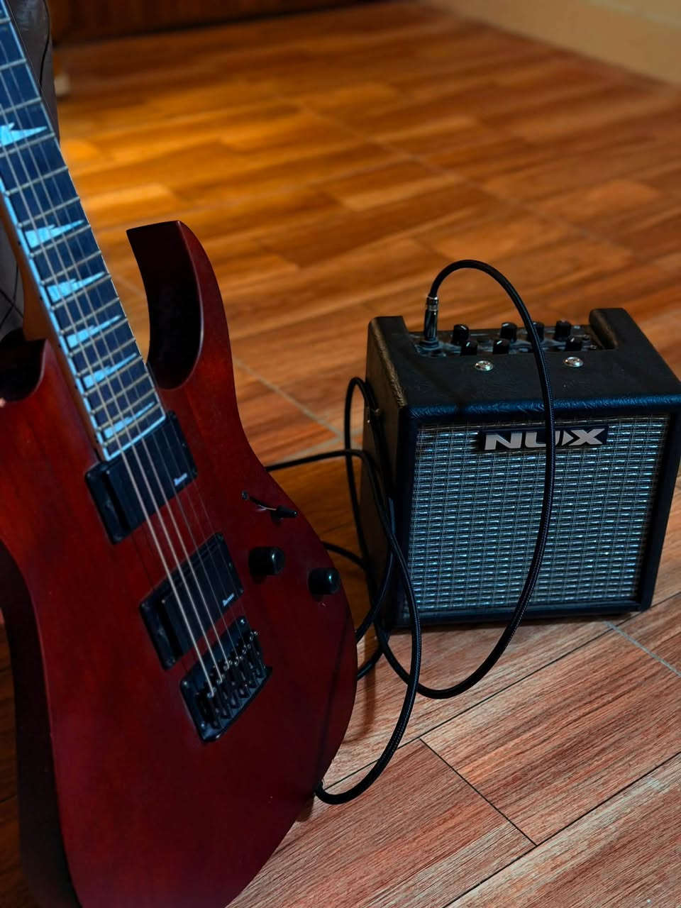 ( حزمة كاملة ) جيتار كهربائي من شركة Ibanez ومضخم صوت amplifier من شركة NUX
نوع الجيتار تحديداً Ibanez GIO (GRG121DX)
والamp من شركة NUX حجمه صغير ومتنقل بكل مكان وكارتونه موجود
مع كيبل مجاني اصلي
السعر الكلي 500 الف دينار وبي مجال
الموقع : البصرة - ساحة الطيران
للتواصل :
واتس - ***********
