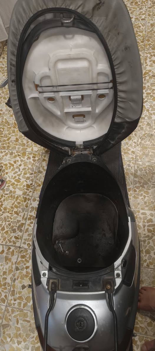 بوتين لبيع محرك معمر فوك مره وحده  وقبق هندر بدل قايش سلف وايرمنيه كله شغله بس يعوزو باتري  ماطور كشرو كدام العين  السعر350 وبيها مجال ***********    /   ***********
