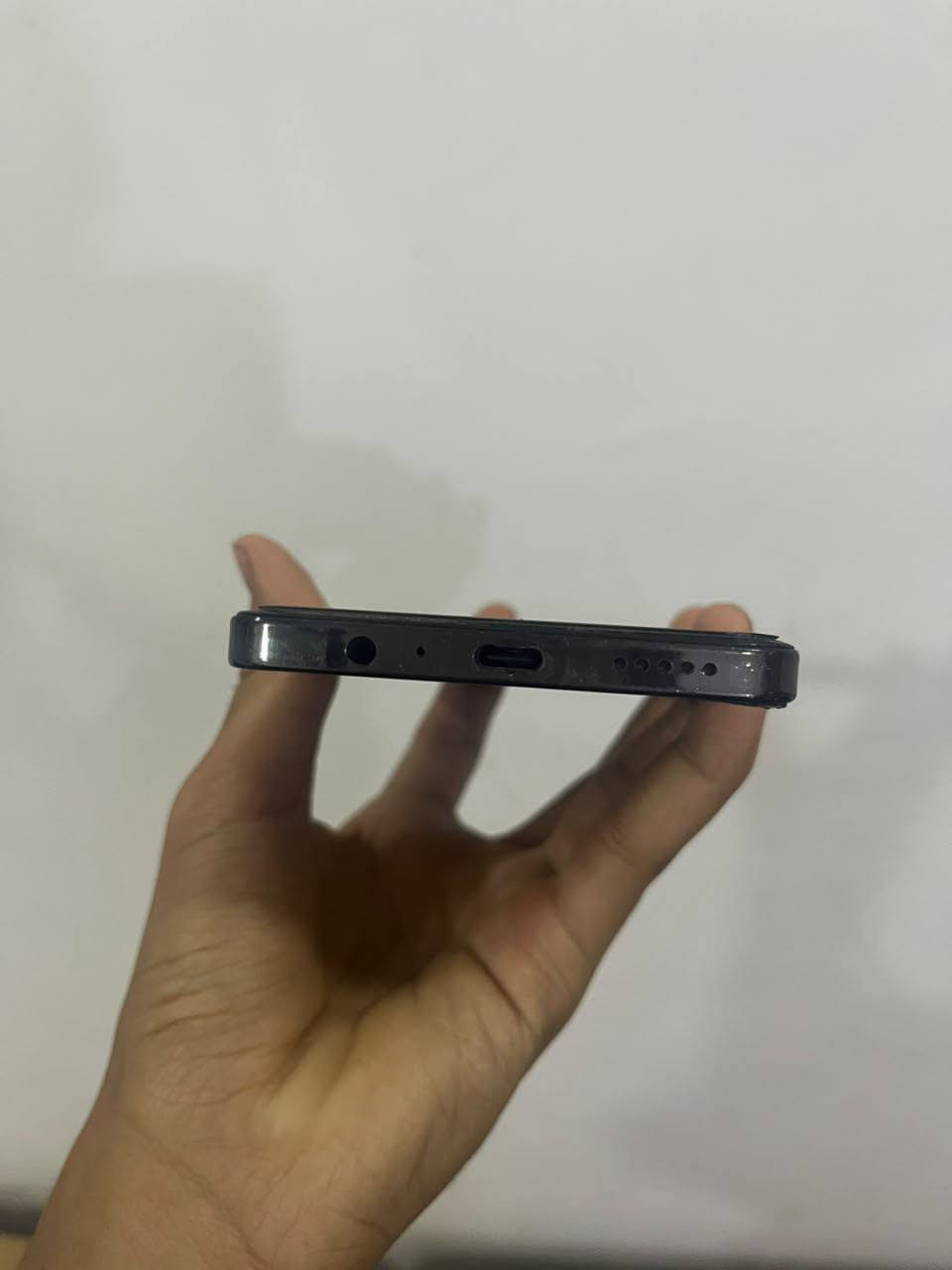 📱 تكنو كامون 20 برو 5جي (Tecno Camon 20 Pro 5G) للبيع - يدعم 90 فريم ببجي.التفاصيل:المعالج والـ فريمات: يشغل ببجي 90 فريم بسلاسة تامة وبدون حماوة.النظافة: الجهاز نظيف جداً من الداخل والخارج، شغال 100% ولا توجد به أي مشاكل تقنية.الملاحظة: توجد شطبة (كسر بسيط جداً) في الجام الخارجي للطرف العلوي/السفلي، اللمس والألوان شغالين طبيعي جداً وبدون أي تبقيع أو خطوط، والكسر لا يؤثر على اللعب أبداً.الملحقات: (بدون ملحقات فقط جهاز ).السعر: 185.000دينار (قابل للمناقشة البسيطة).الموقع: [مكاني كربلاء].للتواصل: [*********** أو اطلب مراسلة الخاص].💡
