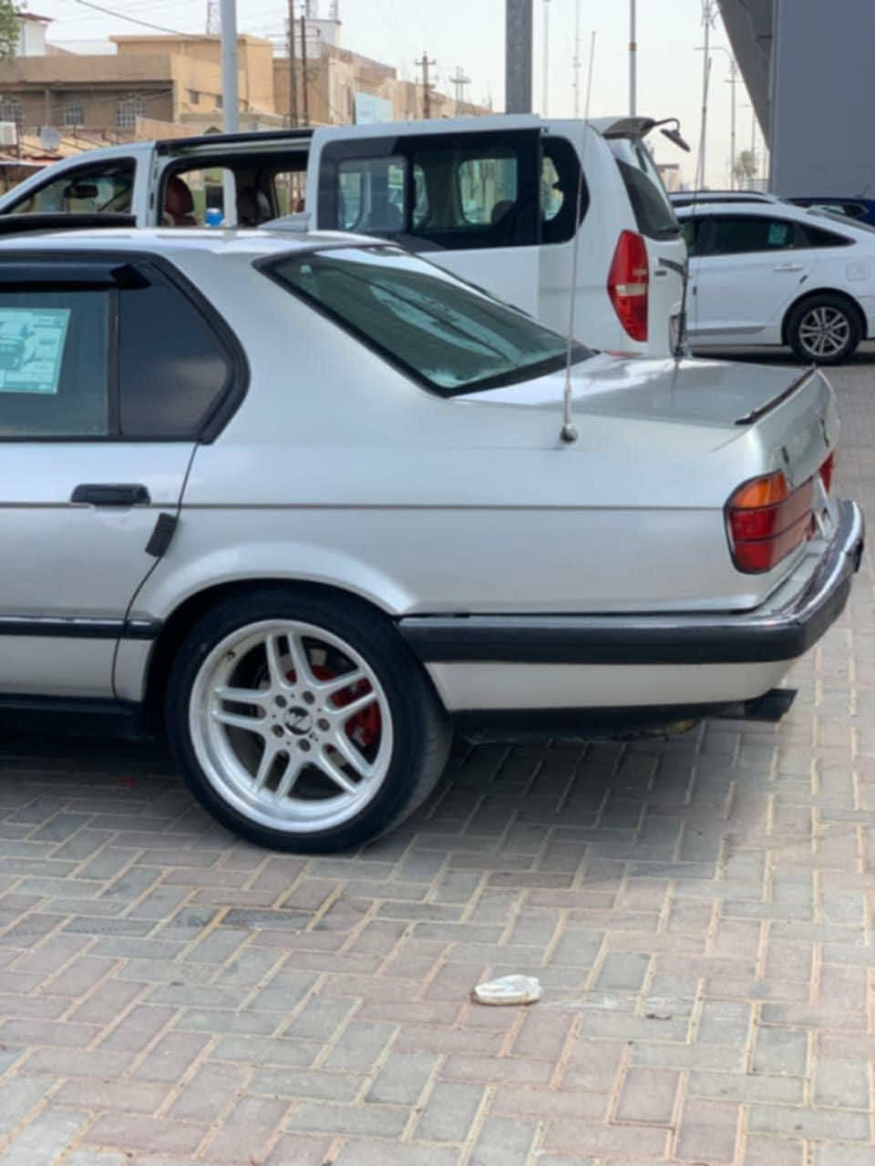 سلام عليكم بي إم 730 فول أوتوماتيك تبريد عايزه قايش وغاز صدر طبه فتحه ٣طكات جام ٤ كهرباء داخل صاج لايت عالي ناصي زنون مسجل وسستم سماعات  رقم فحص نينوى تحويل بيع يرهم مراوس بملكه أو بطه  يعني سياره زينه  رقم الهاتف ***********
