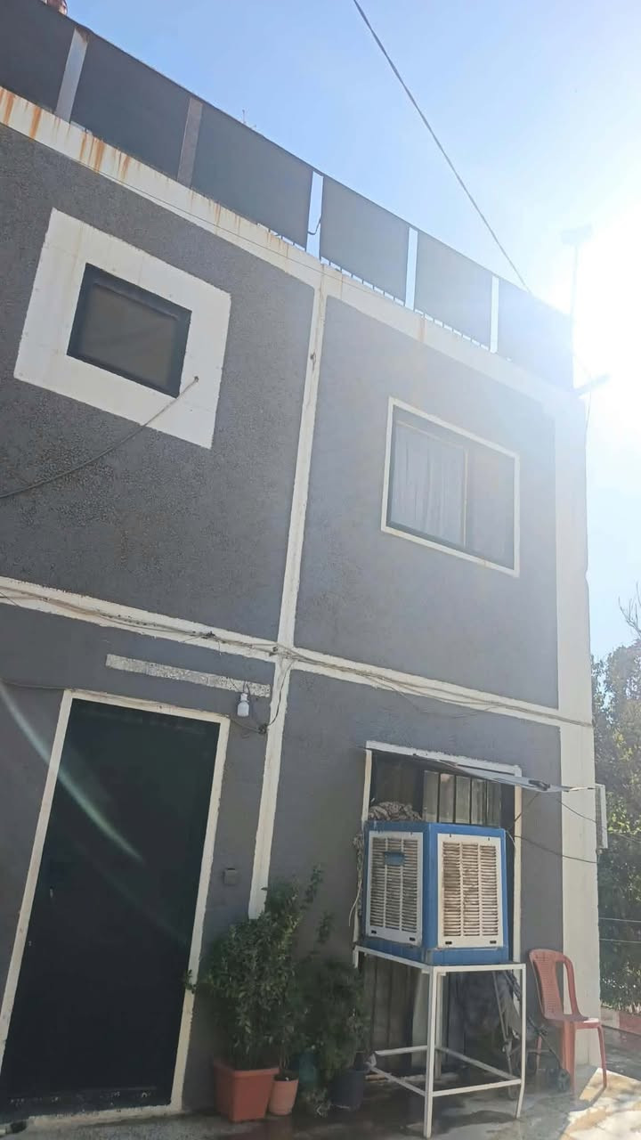 بيت للبيع  بيع مستعجللل 🥹 حي الانتصار شارع 60 مقابيل المستوصف السعر 60 مساحه 100 متر سند طابو موقع البيت مرغوب بها خدمات كامله
