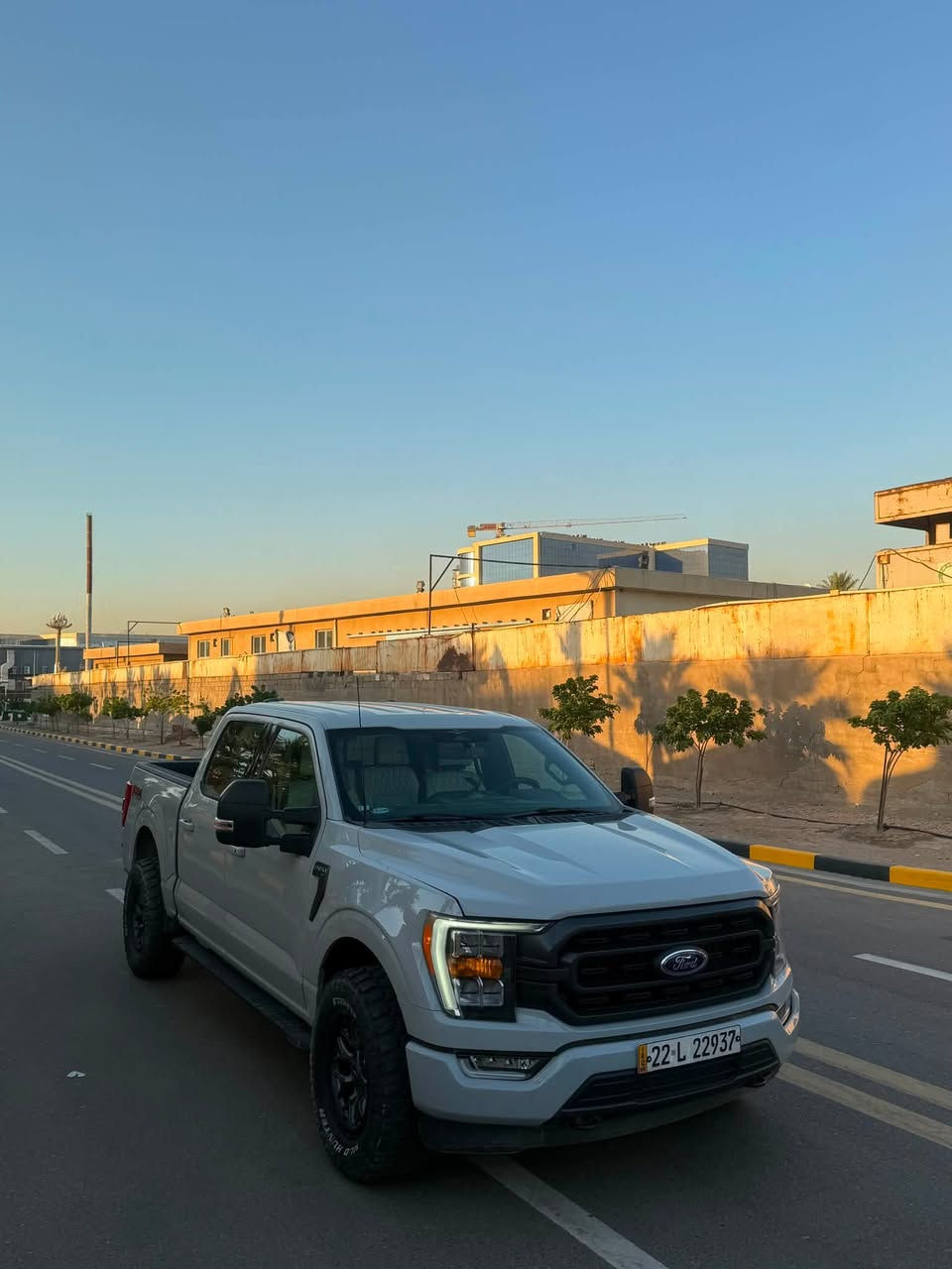 السلام عليكم 
فورد F-150 2023 للبيع 
اللون سموك المميز السياره فئة الـ 75 عام مواصفاتها معروفه فول عدى البنوراما محرك 5.0 كير طرح 10 نمر باب طويل بدي قصير ارغب شي بيها السياره من امريكا ماشيه 24 الف وهسه ماشيه 33 الف كلش قليل ماشيه بالعراق وكلش جديده السياره نضيفه ومعتني بيها لا شخوط لا رصعات 
حادث السياره بابتين فقط صبغ الباقي كفاله لا شواصي لا لغود كير محرك كفاله السياره مبرمجة يم كراج 4Brother طلال سيفتي واداء عليها تايرات ووياله اصليات بـ 15 ورقه السياره بدون نقص متصرف عليها ربع دينار رايدها بـ 315 ورقه وبيها مجال للطيبين
***********

