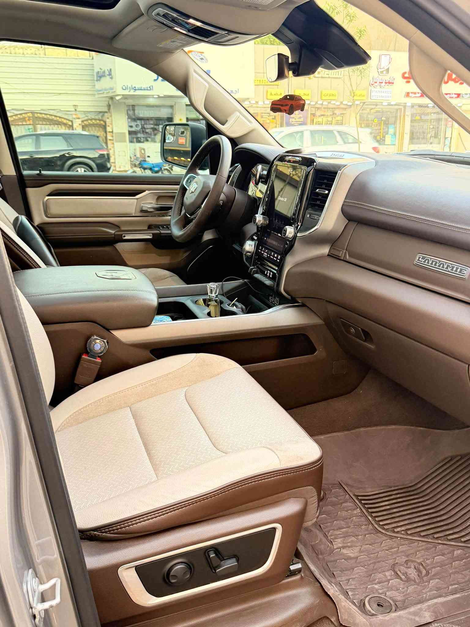 للبيع RAM 1500 LARAMIE 2025 - فل مواصفات
ماشية 45 الف كيلو فقط 
وارد امريكي ( ضرر سطحي ) 

وحش الشارع انظف واعلى صنف بفئتها طلب خاص 

المواصفات:
المحرك الجديد 3.0L توين تيربو  

كير 8 نمر + دفع رباعي 4x4 اوتو + 
جلد فاخر لون ملكي مع تطريز مطعم بالشامواه الفاخر
مقاعد كهرباء / تدفئة / تبريد / مساج 24 حركة
شاشات: 14.5 انج وسط +12 انج عدادات + Head Up Display
سماعات Klipsch الاصلية 23 سماعة
بانوراما + مراية ديجتال + شاحن وايرلس
ويل 22 انج 
امان فول:
رادار Adaptive Cruise + حافظ مسار Active Lane
360 كاميرا 
نقطة عمياء + بريك اوتو + قراءة علامات

التفاصيل:
اللون: رصاصي سلفر 
الموديل: 2025
الماشية: 45 الف 
الرقم: اربيل  بأسمي - تحويل مباشر 
الحالة: ايرباك سستم وتصليح درجة اولى 
المكان: الانبار . الرمادي 
السعر:  اكتب تم
رقم الهاتف *********** او مراسلة خاص
