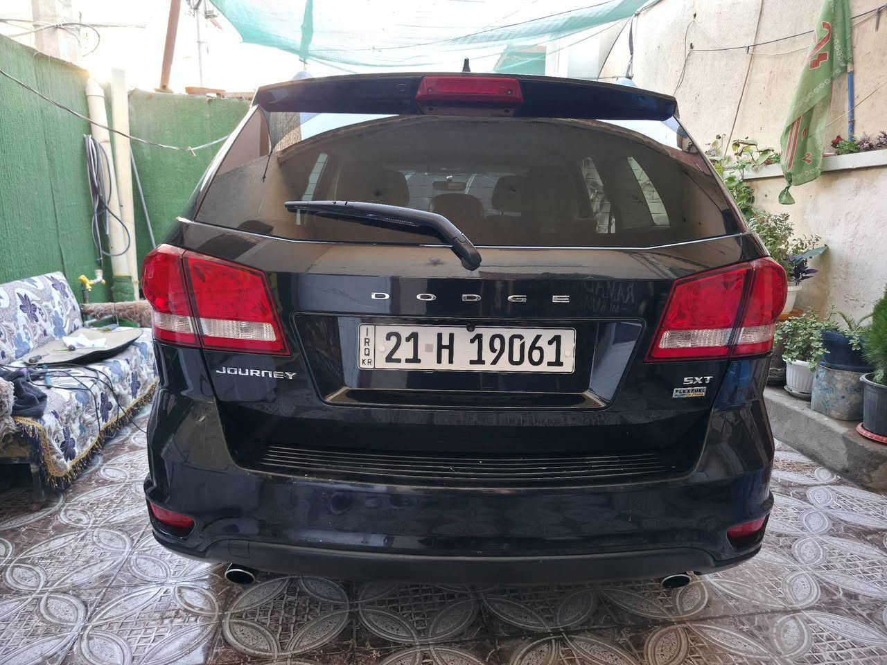 ماشيه 240 الف كيلو متر حقيقي وقابل للزياده 
رقم سليمانيه حره باسم اخويه 
بيها حادث فقط بلجاملغ جهة السايق موضح بلصور مبين اللون 
مكينه 3600 قطعة وحده تبريد والسياره محوره غاز صارلها سنه واي مشاكل مبيها مكينه صافيه كزاز
 للتواصل *********** 
مكاني بابل
السعر ١١٥ وقابل للتفاوض
