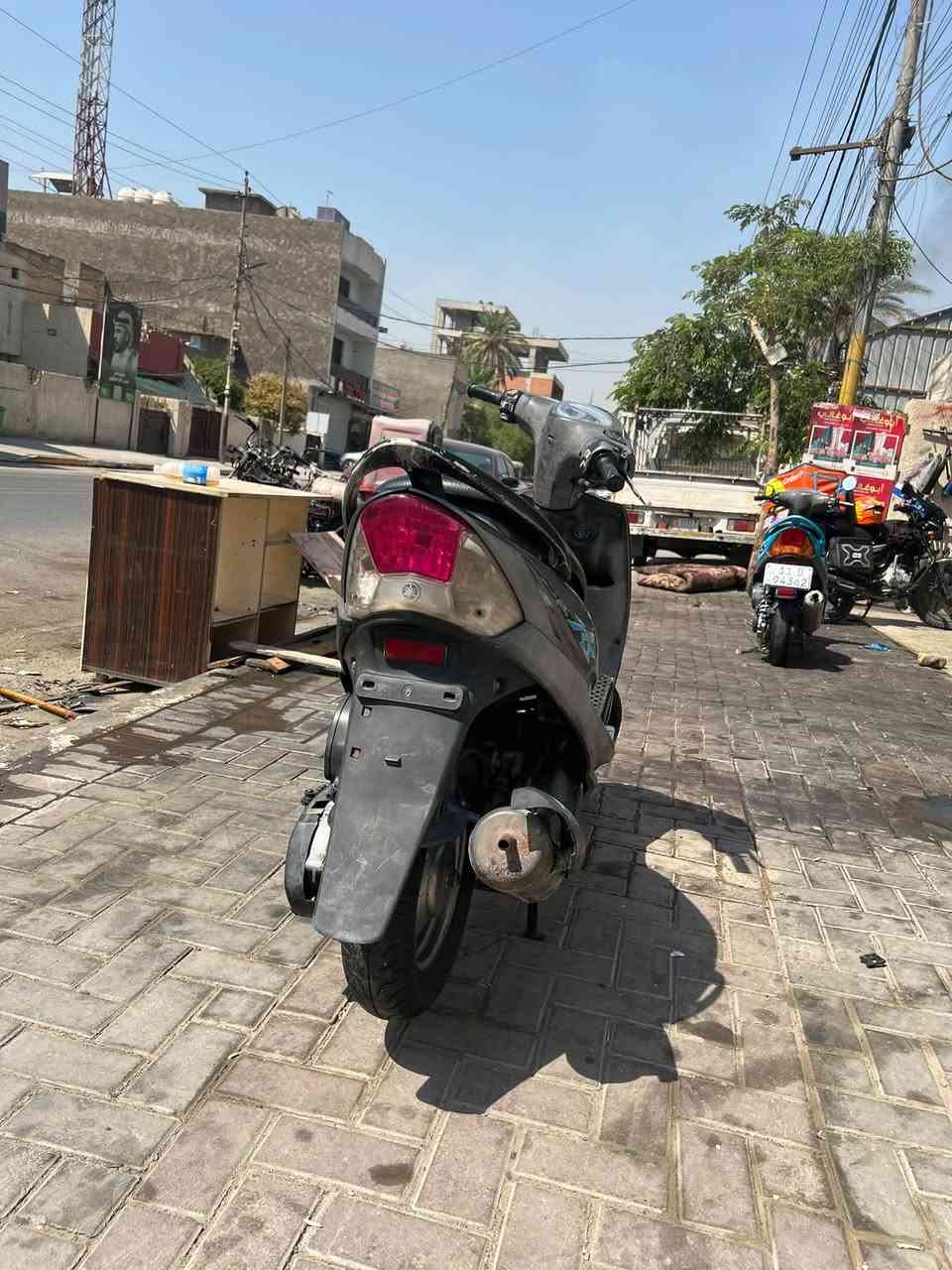 السلام عليكم ماكس عدله للبيع دراجه بلاديه من طول للطول بس كابريتر جديد مابيها نقص برغي مكاني بغداد الدوره 
الرقم ***********

