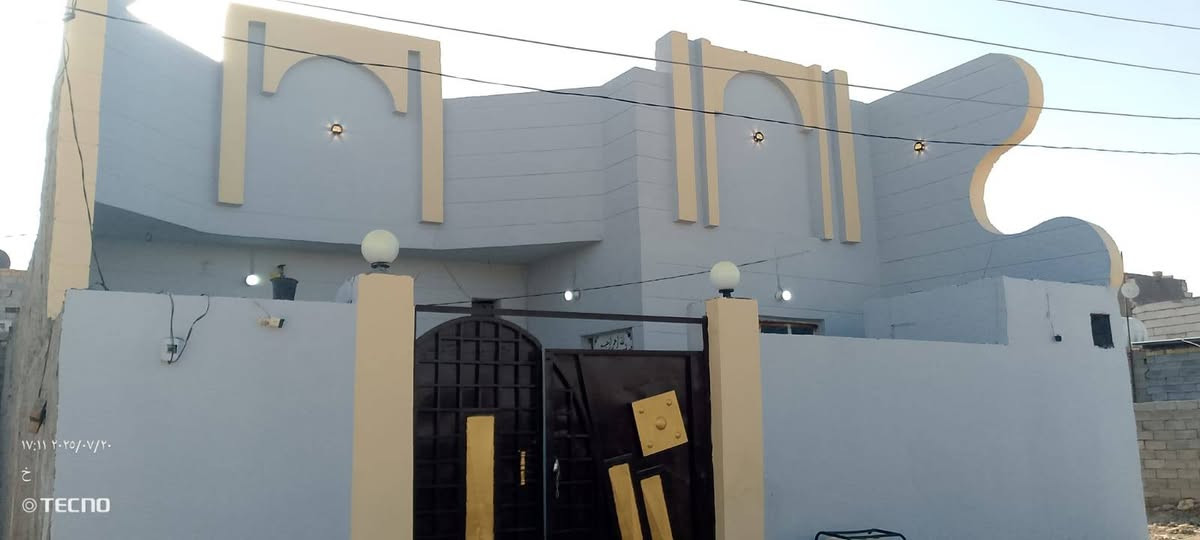 بيت زراعي سند ٢٥ المساحة ٢٠٠ م 
بناء حديث بلوك واساس طابوك يتكون من
غرفة عدد ٢
صالة+ مطبخ+براني+ منور+صحيات داخلية وخارجية
كهرباء ماء مولدة
العنوان خلف عمارات الزيتون طريق سيد هاشم ابو عرابيد
حي الحكيم قرب الصيدلية
السعر ٣٥ وبي مجال قليل
  ***********
