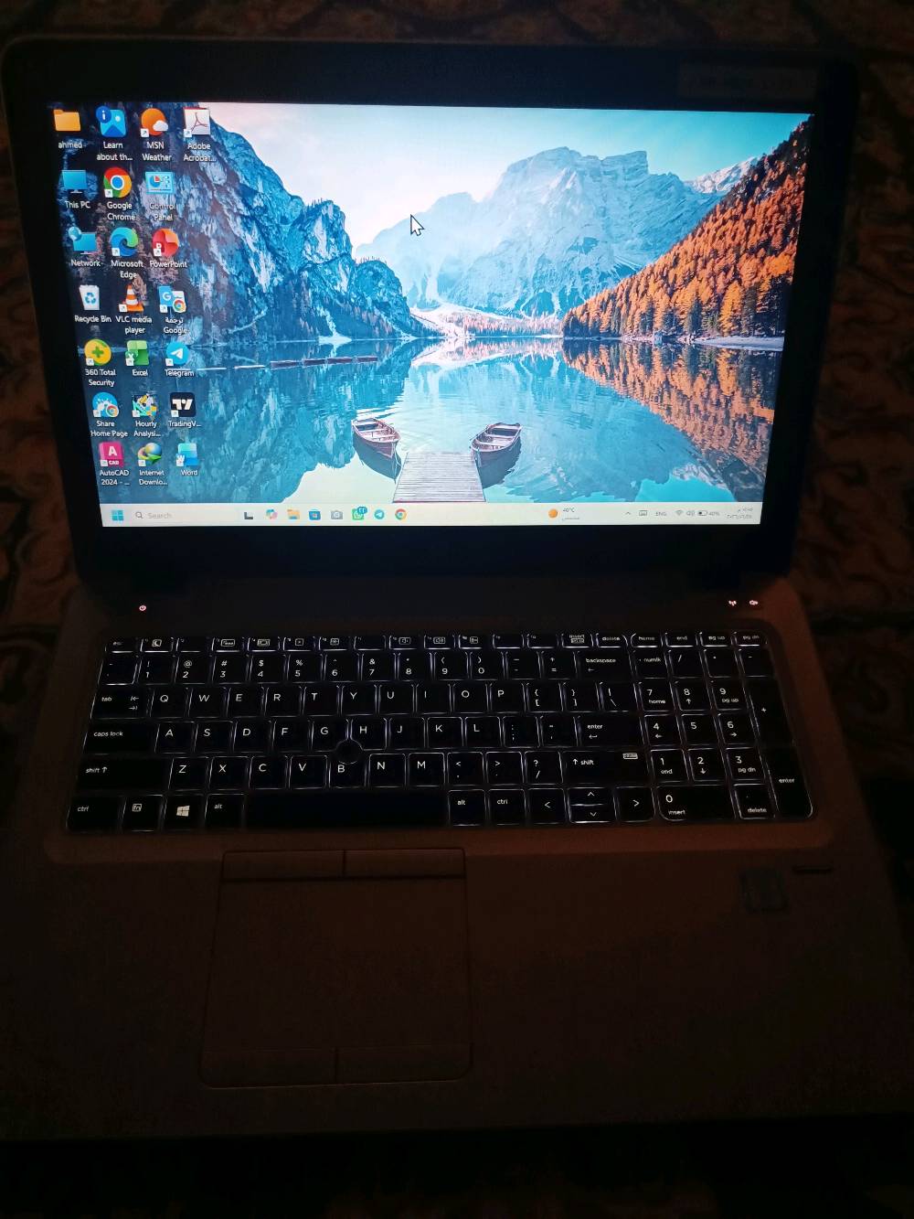 لابتوب hp Elite Book G3 حجم 15.6 سلم 
كور اي 7 جيل 6 رام 8 هارد 256
نظافة 100% سعره 300 الف 
*********** واتساب