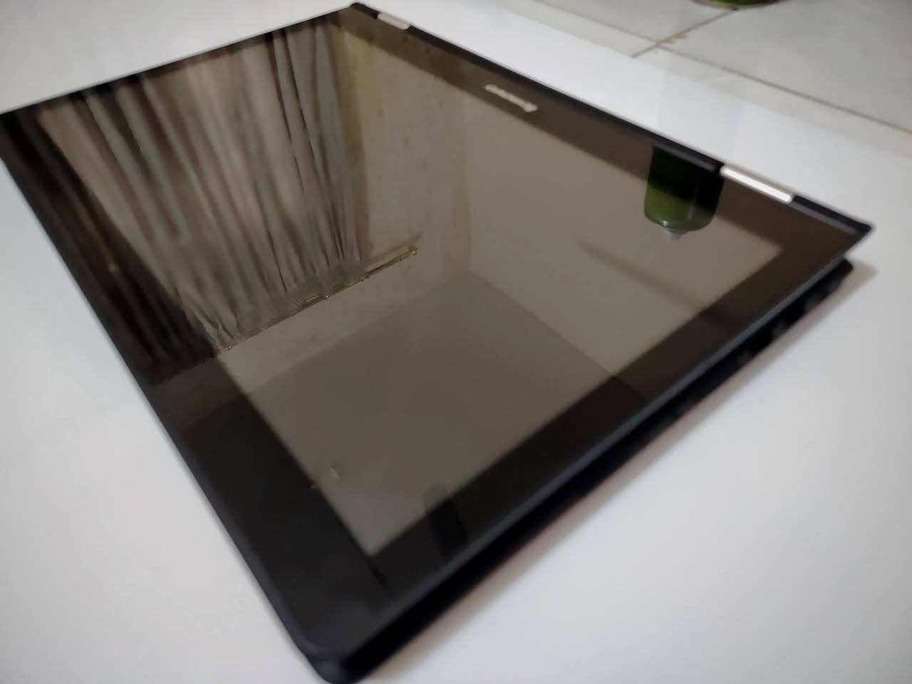 عروض نانوتكنولوجي 
لابتوب lenovo ideapad yoga 400_500ipad كوراي فايف من فئة  الجيل الخامس  برام 8 كيكا  و هارد 256 كيكا نوع ssd بنظافة عالية. 

💭 مواصفات اللابتوب⚡⚡⚡⚡ ⬇️
Lenovo yoga x380 
Core i5 - 5 
Ram: 8 GB 
Hard: 256 GB - SSD
Graphic card: Intel (R) HD Graphics 620 - 4 GB
Screen: 14 Inches 
Keyboard: English - Arabic
شاشه لمس قلاب 360 درجة 
كوراي فايف - الجيل الخامس 
رام: 8 كيكا 
هارد: 256 كيكا - SSD
كرت شاشه داخلي 8 كيكا 
حجم الشاشه 14 انج لمس قلاب 
كيبورد ضوئي - ليزري ( عربي - انكليزي) 
السعر: ٢١٠  الف دينار فقط.

🎁🎉  الهدايا والملحقات 🎉🎁

♡ حقيبة
♡ ماوس 
♡ شاحنة 

⭐️ يوجد توصيل لجميع محافظات العراق 🚚
♡ 5 ألف لبغداد.
♡ 7 ألف لجميع المحافظات.

📝 للحجز والاستفسار، 
يرجى التواصل معنا عبر ماسنجر الصفحة
او عبر الواتساب: ***********
🤝 مركز نانو تكنولوجي 
لبيع وشراء اللابتوبات المستخدمة في العراق
العنوان: بابل - المحاويل - حي الاسرة 

ضمان من اي عطل لعشرة أيام لجميع القطع.

