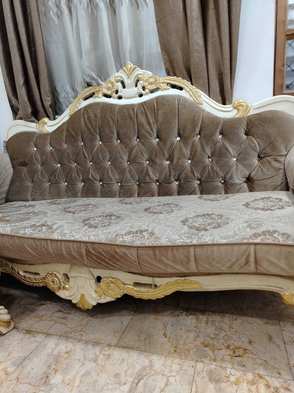 تخم تركي عشر مقاعد للبيع مع طبله وسطيه
***********
