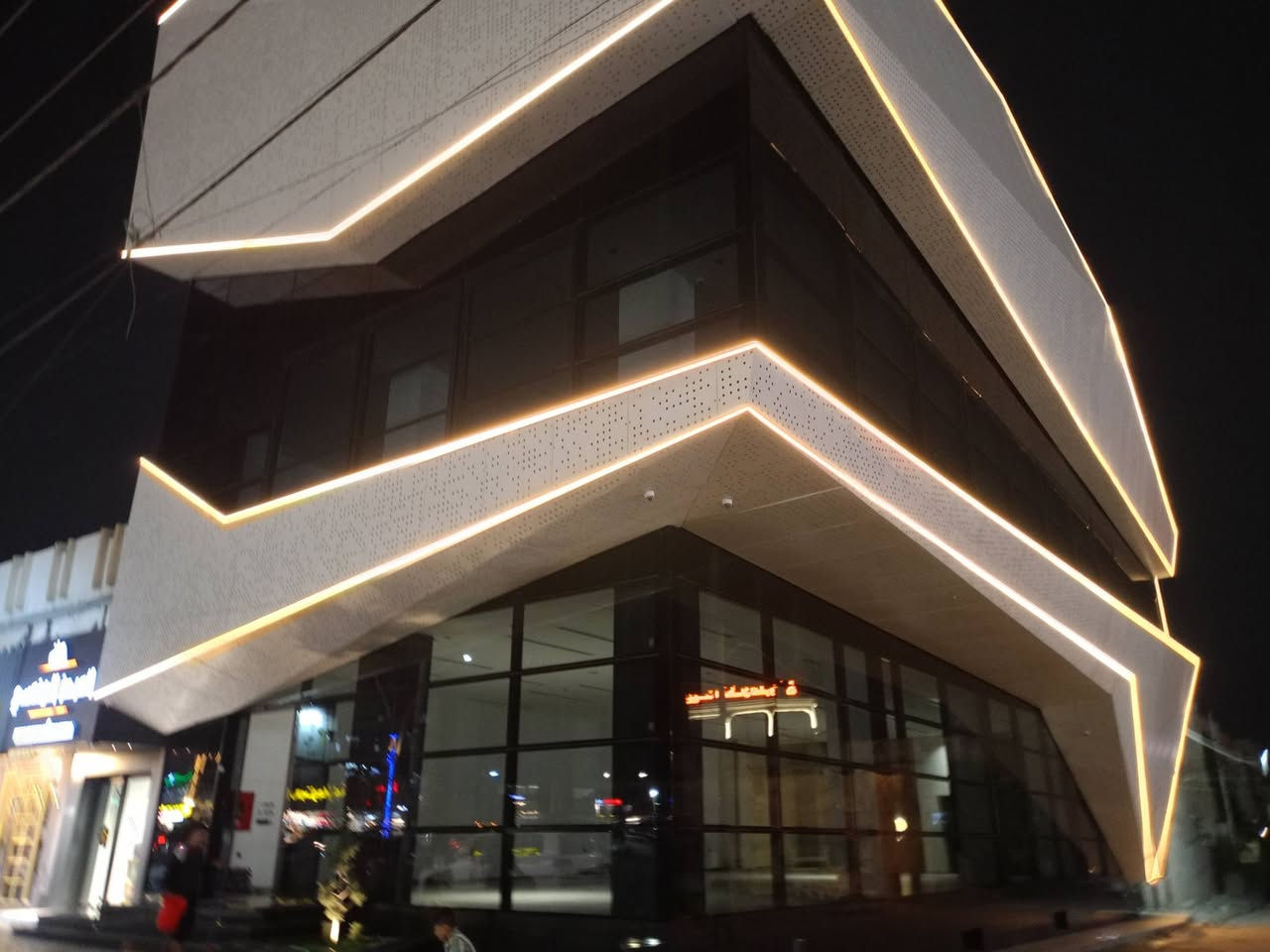 اسطه لؤي كهربائي تأسيس العمارات والبيوت حسب طلب  مستعدون عمل بوردات سيطره ATS خبره بالعمل حسب مواصفات مطلوبه ***********
