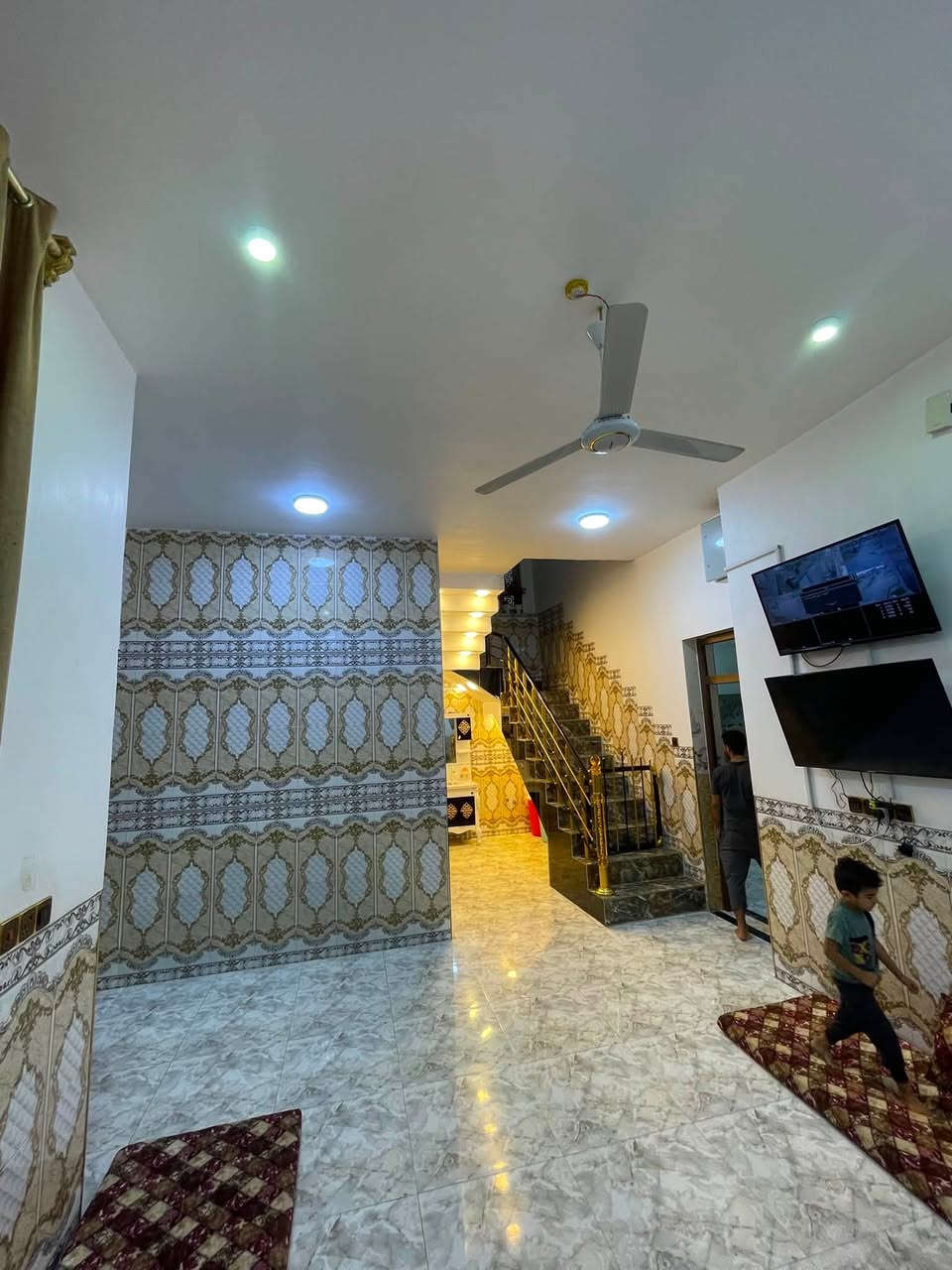 🏡 بيت  طابقين ركن  للبيع – 🏡
للبيــ،ع نقدا فقط

🔹 الموقع: الرمادي 6كيلو قرب على مجمع الهندسي 

🔹 المساحة: 200 متر /سعر105وبي مجال قليل

🔹 طابو صرف تحويل مباشر 

✅ بناء حجر سنه 2023 

✅قريب على شارع15 

✅ جميع الخدمات متوفرة 

يتكون البيت من:

🔸 5 غرف نوم

للاستفسار ***********
