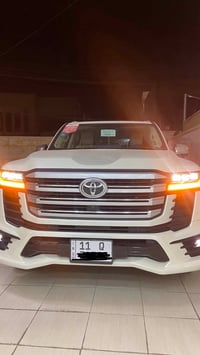 لاندكروزر 2024 للبيع   لون ابيض   رقم بغداد VX   ساز ام الضمان SAS  ما...