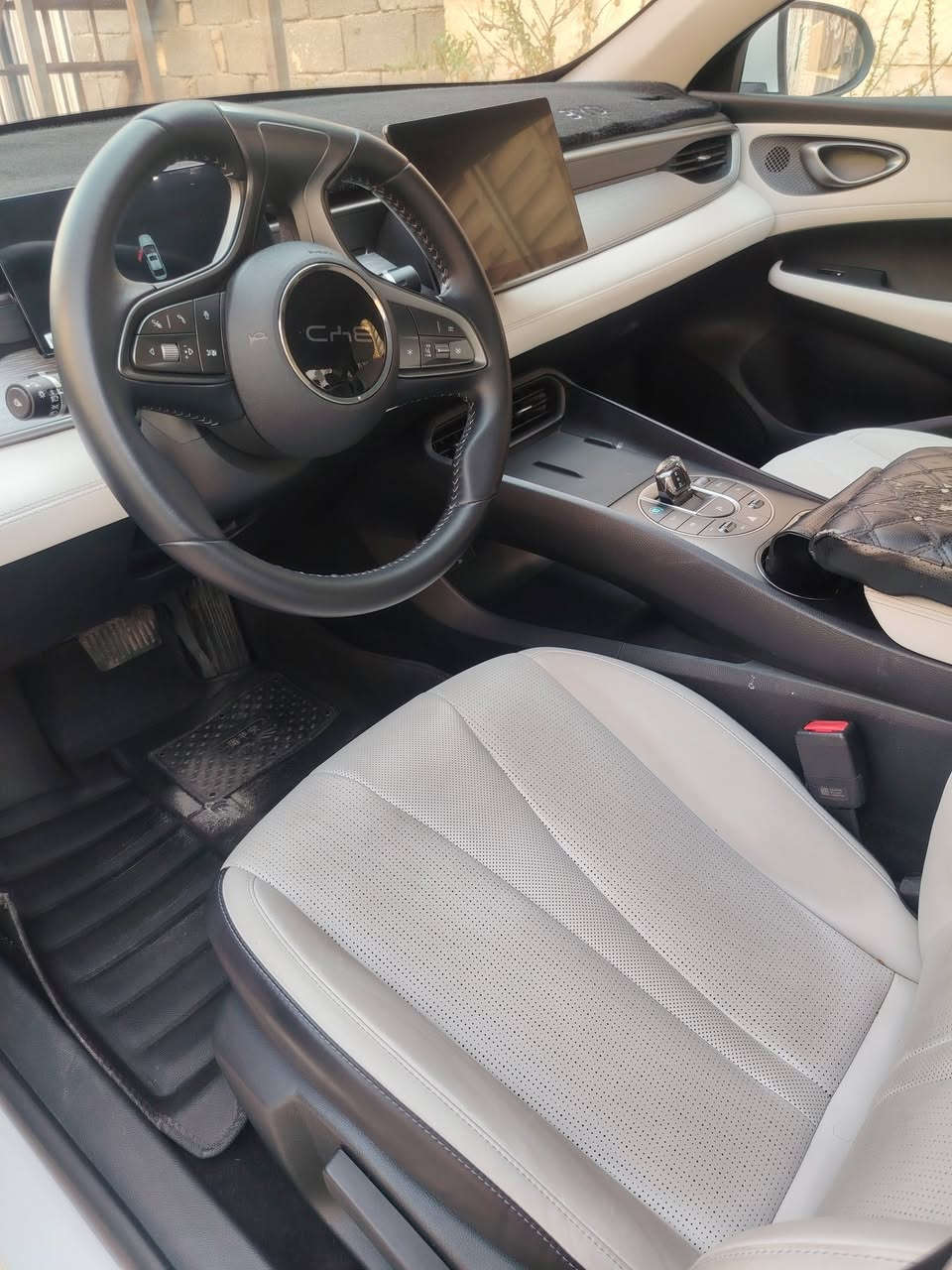 السلام عليكم للبيع BYD سيل 5 موديل ٢٠٢٥ رقم بغداد ماشيه 11 الف سياره جديده مكفوله عدا رصعتين صغار  سعر ١٩٥٠٠ مكان السياره بغداد الأمين الثانيه الاتصال ***********
