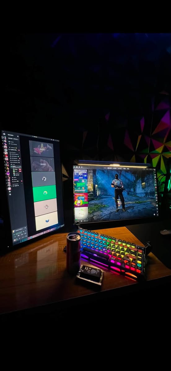 السلام عليكم 
تجميعة للبيع
كرت الشاشه: RTX5080 ZOTAC SOLID
المعالج: CPU AMD Ryzen 7 9800X3D Tray
 المذربورد: ASUS TUF Gaming X870-PLUS WIFI
 الرامات: XPG Lancer DDR5 32GB (16GB x 2) 6400MHz CL32
 المبرد المائي: Thermalright Frozen Warframe 360 LCD (TROFEO VISTION)
 الكيس: Lian Li O11D Vision Compact (Black)
 مجهز الطاقة (باور سبلاي): MSI MAG A1000GL PCIe5 1000W
 التخزين: WD_BLACK 2TB NVMe PCIe Gen 4 (7250)
 المراوح: Asiahorse Nyota Case Fans (Black/White - Reverse/Normal) x 3
السعر 4,000,000  فقطططط كيس📍📍📍

كراتين القطع كلها موجوده ومهجزة من مكتب كالكسي بشهر ال10 الفات 

ملحقات وياها شاشة g9 oled 240hz
Ups online 
Mouse logitech superlight 2
Keyboard gravastar mercury 
سماعه huperx cloud 3 s 
ميز تفصال 180x60 
وبعد اكو هواي ملحقات اضافيه
مكاني بغداد المشتل توصيل ماعندي وقطع ما ابيع📍📍
***********
