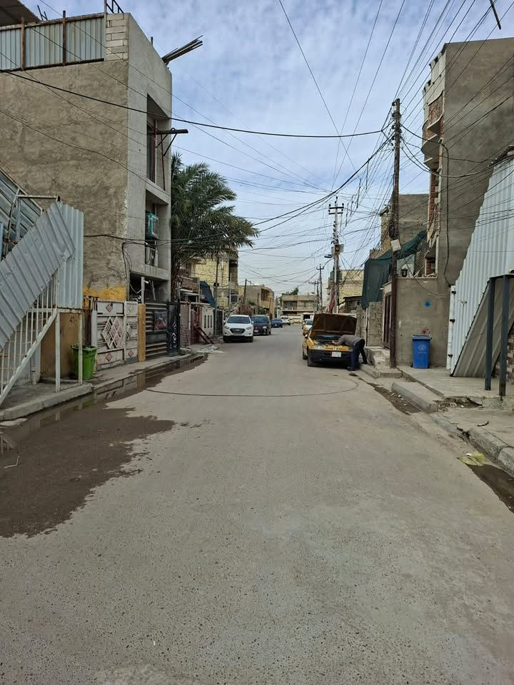 السلام عليكم
بيت للبيع الزعفرانية الاربع شوارع 

كاع حجي جعفر فرع ازياء عبودي 

يبعد 10 بيوت عن الطابو 

مساحة البيت 100 بالسند واقع حال 110 

واجهة 5 يتكون من طرمة جبيرة واستقبال وصاله ومطبخ مع حمام 

وغرفتين 

بناء ممتاز  مجاري تبليط بالباب  شتايكر السطح 

بيت جاهز كامل 

للاستفسار الاتصال عل الرقم لا تراسلني شراي خابر 

***********
