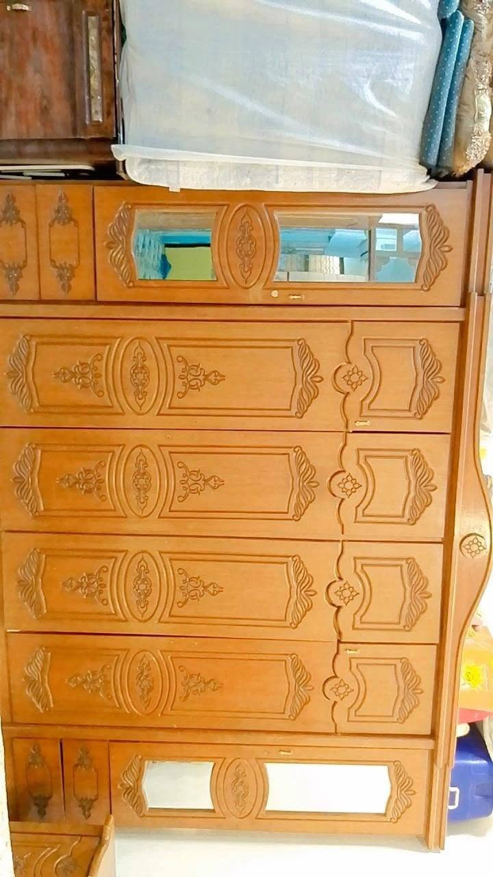 السلام عليكم 
غرفة اخشاب للبيع 
واتساب: ***********
عنوان: بغداد العبيدي شارع المحافظ 
السعر: 700
